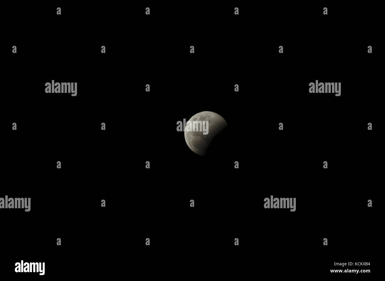 Mondfinsternis, 8. Oktober 2014, eines von sechs Bildern. Die Finsternis begann um 7,15 Uhr, war um 8,55 Uhr insgesamt und endete um 10,35 Uhr. Es ist immer o Stockfoto