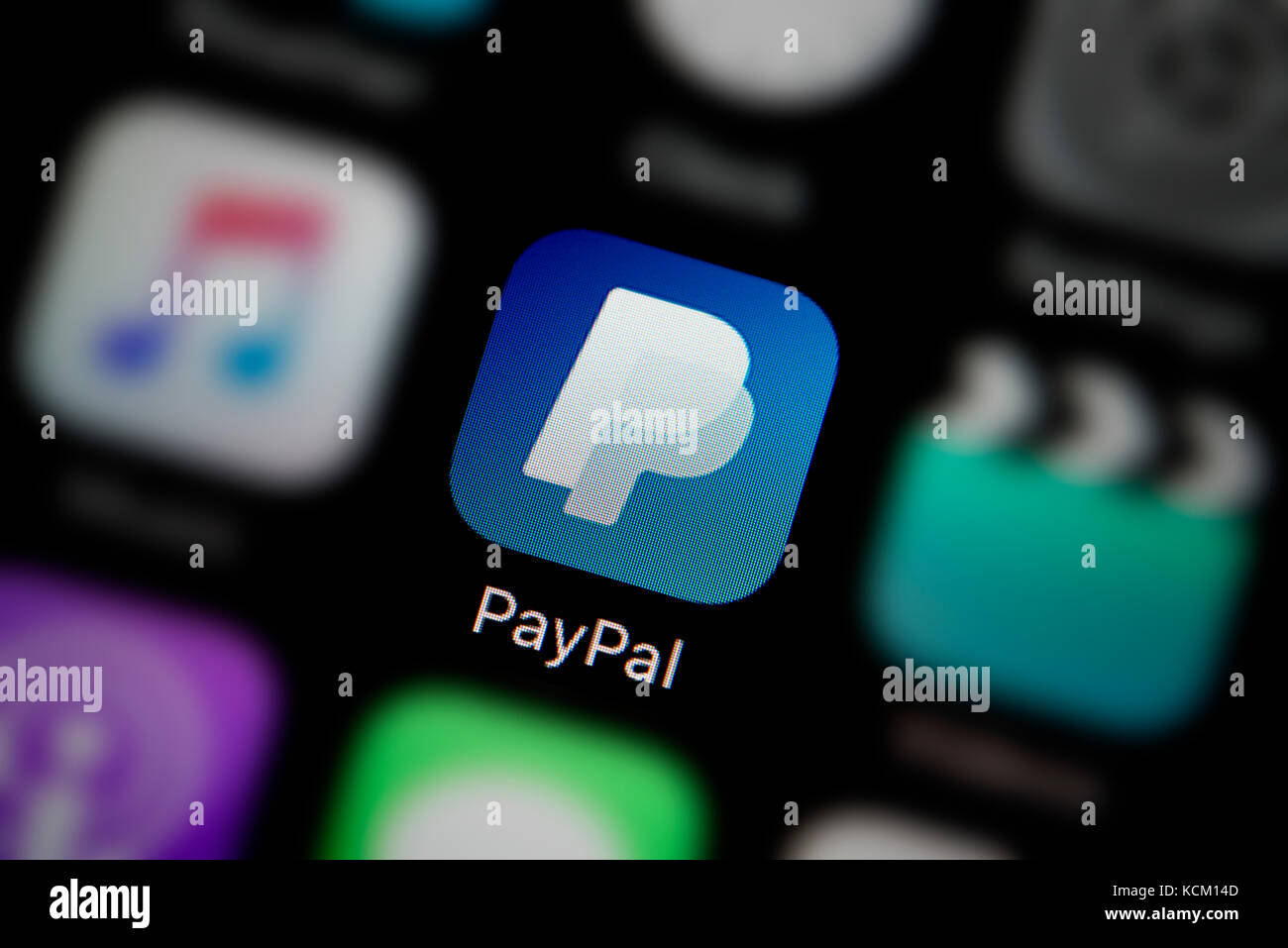 Eine Nahaufnahme des Unternehmens Logo für die PayPal App Symbol, wie auf dem Bildschirm eines Smartphones (nur redaktionelle Nutzung) Stockfoto