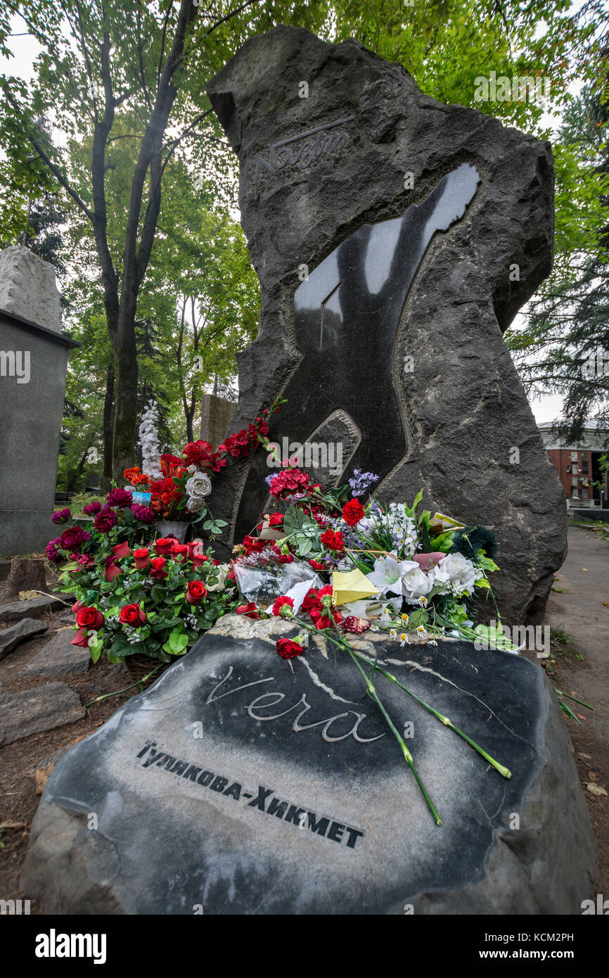Nazım Hikmet's Grabstein auf dem Nowodewitschi-friedhof in Moskau, Russland Stockfoto