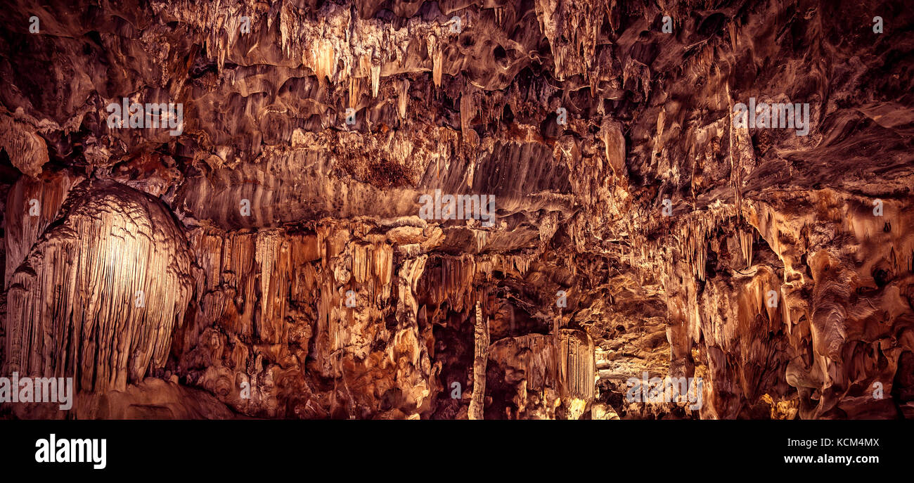 Cango Höhle, wunderschöne natürliche Attraktion, herrliche Natur, touristischer Ort, historische Sehenswürdigkeit, Südafrika Stockfoto