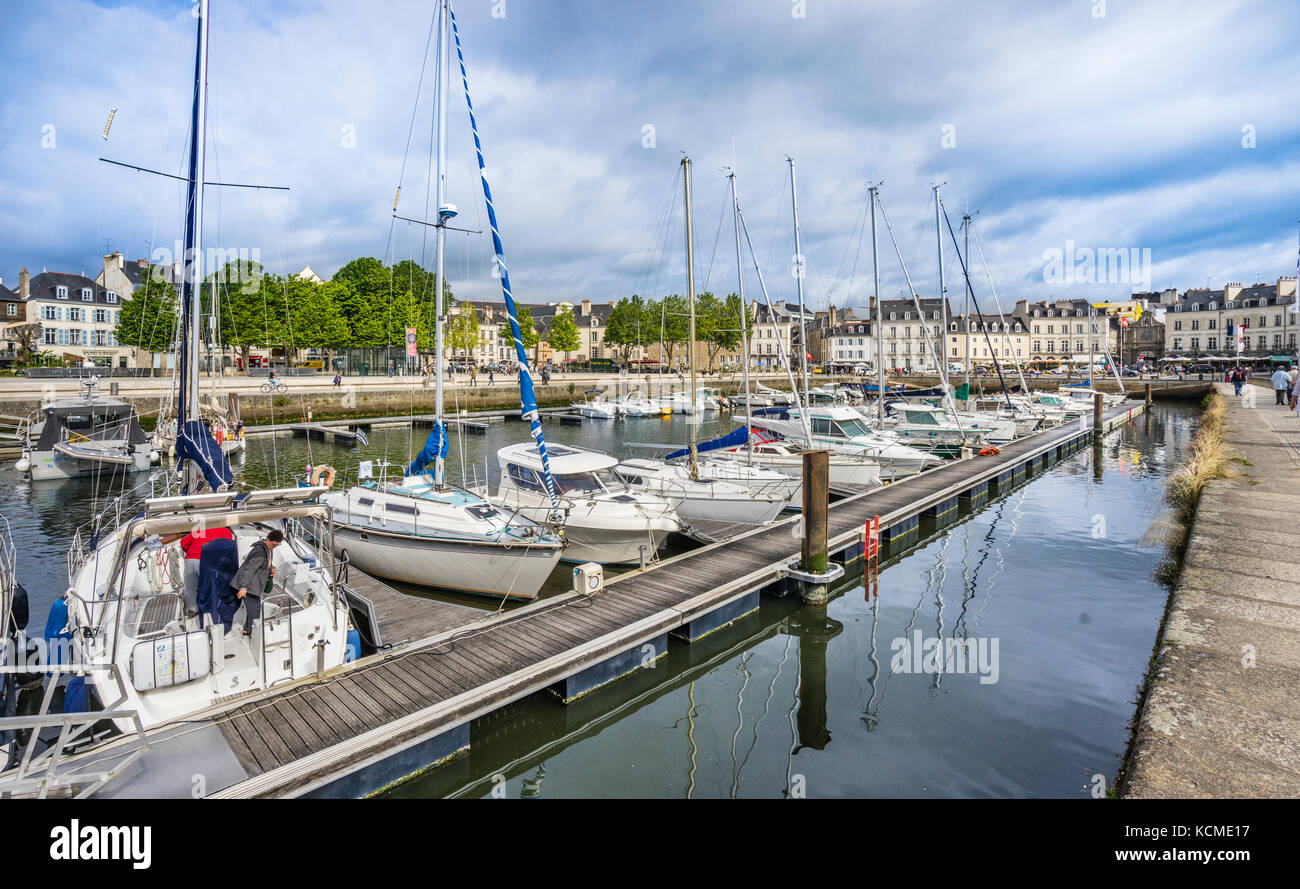 Frankreich, Bretagne, Morbihan, Vannes, Blick auf den Yachthafen von Port Vannes durch die Mündung des La Marle Fluss gebildet Stockfoto