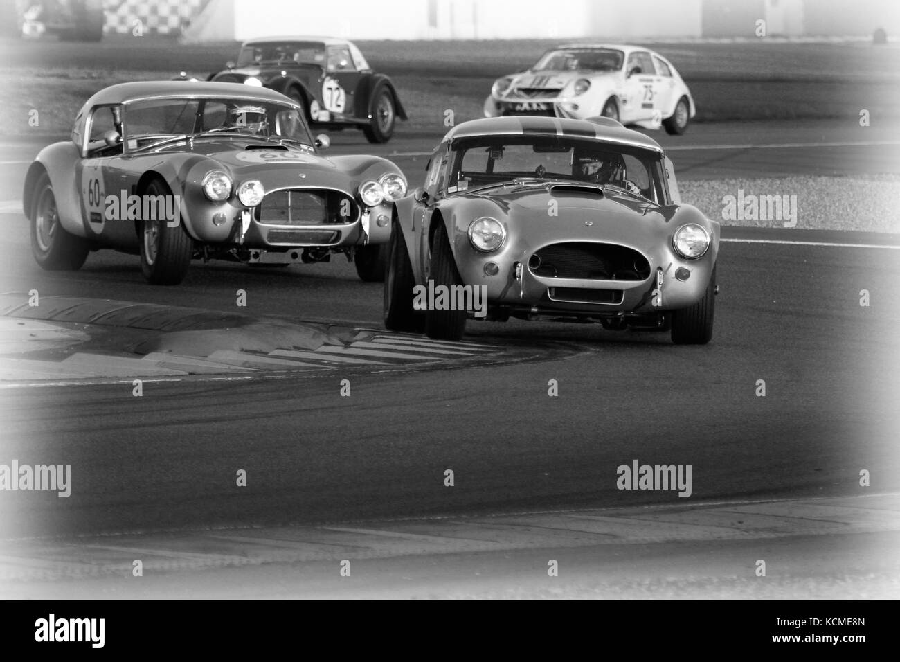 LE MANS, Frankreich, 9. Juli 2016: Alte Rennwagen in Indianapolis biegen bei der Le Mans Classic auf der Strecke der 24 Stunden. Keine andere Veranstaltung in der Welt Stockfoto