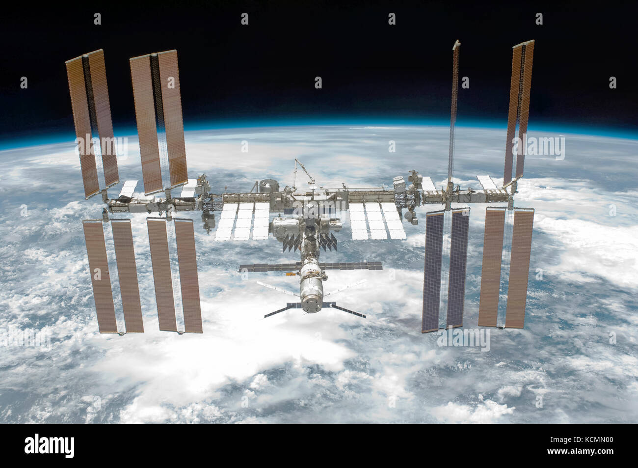 Die Internationale Raumstation (ISS) durch ein Mitglied der Besatzung auf dem Space Shuttle Endeavour (STS-134) am 29. Mai 2011 fotografiert. Credit: Futuras Fotos/NASA. Stockfoto
