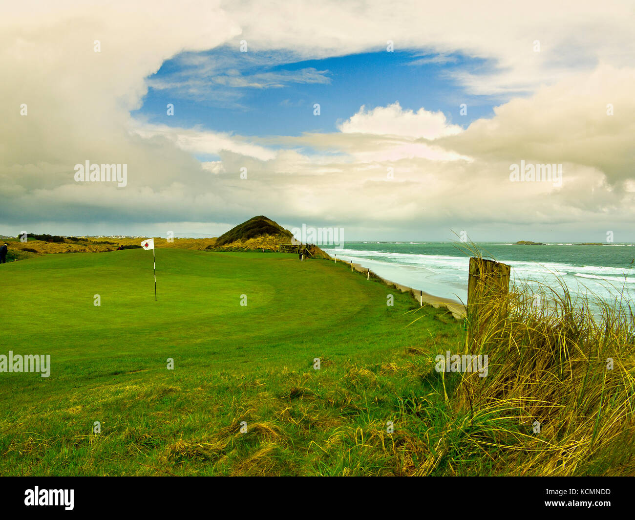 5. Grün am Atlantik im Royal Portrush Golf Club, Austragungsort der Open Golf Championship 2019 Stockfoto