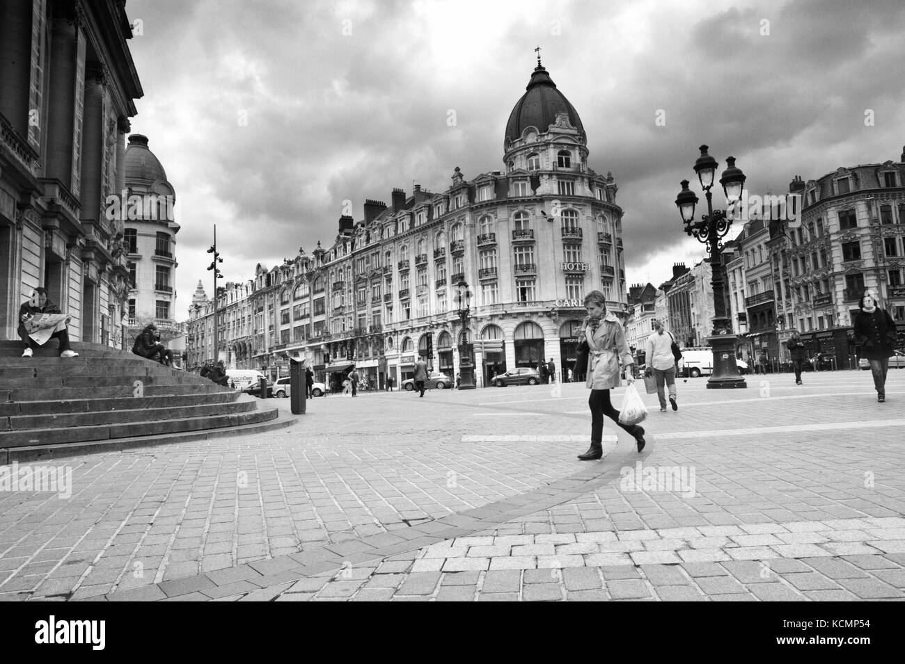 PL.du théâtre an der Oper von Lille. Auf der Rückseite befindet sich das Hotel Carlton. Stockfoto