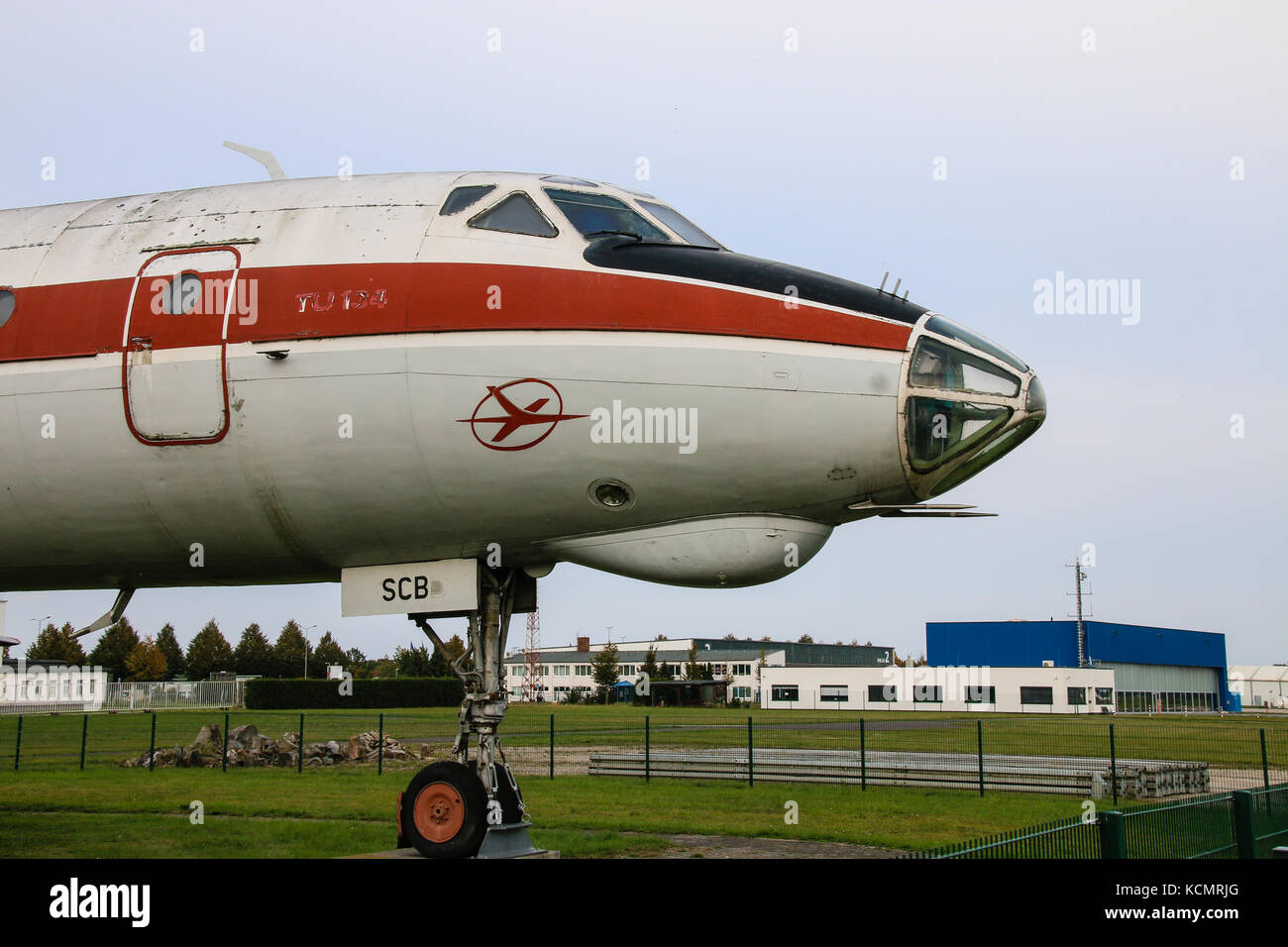 MAGDEBURG, DEUTSCHLAND - 23. September 2017: Ein alter Tupolev TU-134 steht am Flughafen in Magdeburg. Das Flugzeug war Teil der Fluggesellschaft 'Interflug' von Th Stockfoto