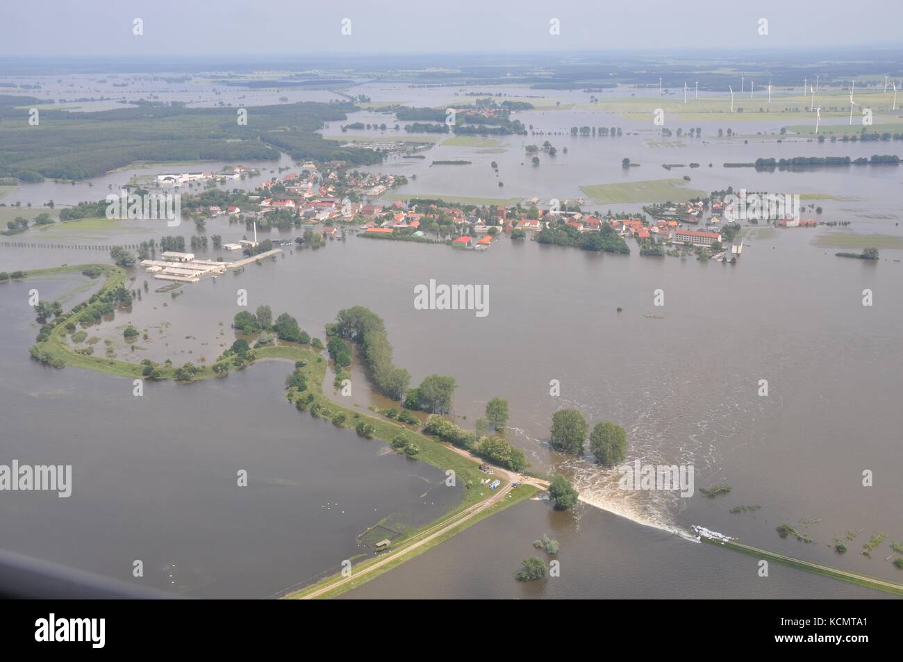 FISCHBECK, Deutschland 2013: Zerstört Deich in der Nähe von Fischbeck. Sachsen-anhalt. Stockfoto