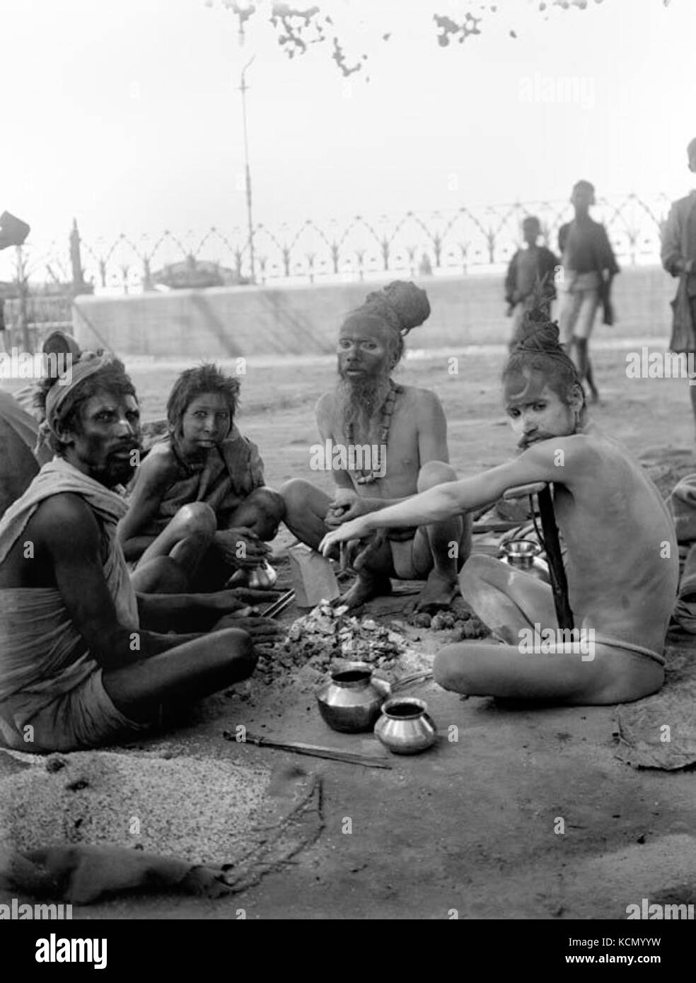 Kaum gekleideten Sadhus in Indien, 1900 s Stockfoto