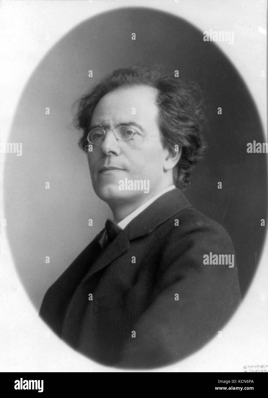 Ein Porträt oder Verweis auf Gustav Mahler, den berühmten Komponisten, aus einem Foto von 1909, das seinen Einfluss in der klassischen Musik während des frühen 20. Jahrhunderts darstellt. Stockfoto