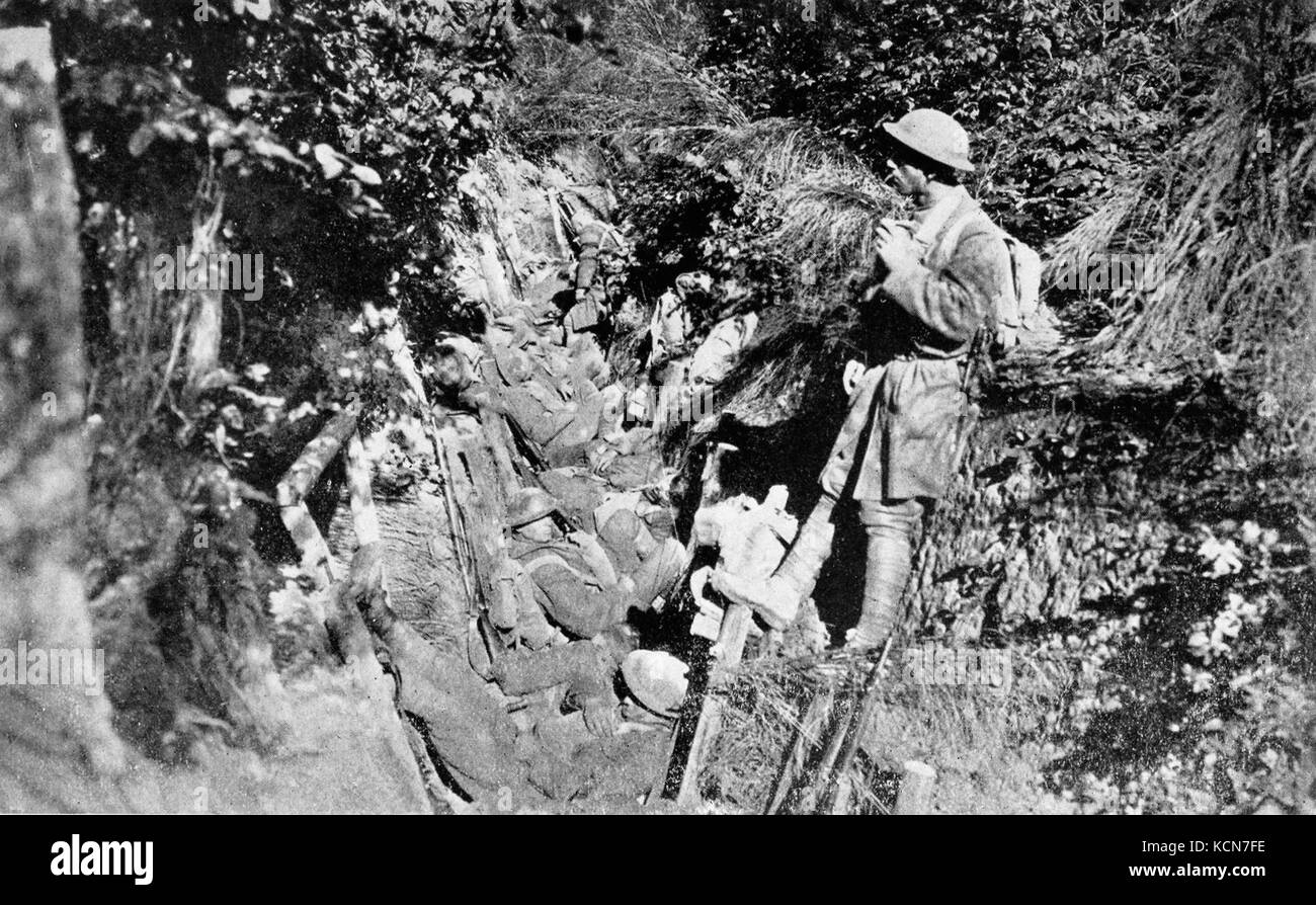 Collier's 1921 Weltkrieg amerikanische Soldaten ruhen in Graben in Argonne Forest Stockfoto