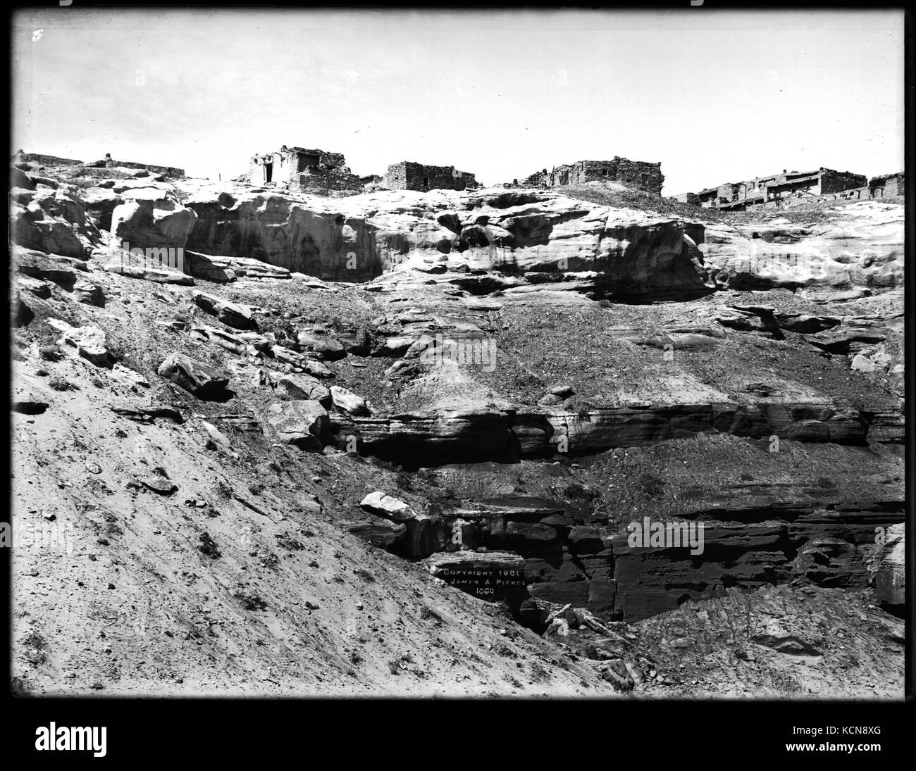 Fernsicht auf die Hopi Indianer Dorf Oraibi auf einem MESA, Ca. 1900 1901 (CHS 1060) Stockfoto