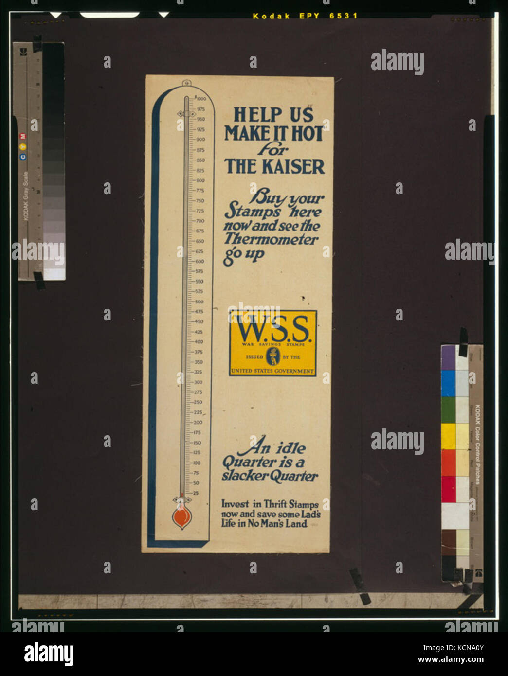 Dieses Werbeplakat ermutigt den Kauf von war Savings Stamps während des Ersten Weltkriegs als Teil der Bemühungen der US-Regierung, den Krieg zu finanzieren. Das Poster verwendet eine Thermometergrafik, um den Fortschritt bei der Erreichung eines Einsparziels zu verfolgen. Stockfoto
