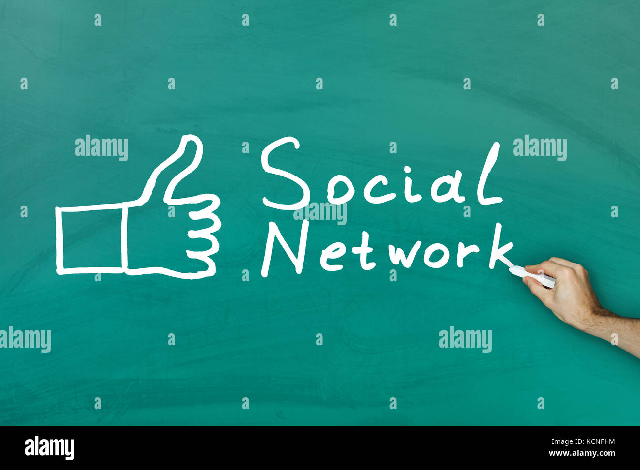 Handzeichnung soziale Netzwerk-Konzept auf grüne Tafel Stockfoto