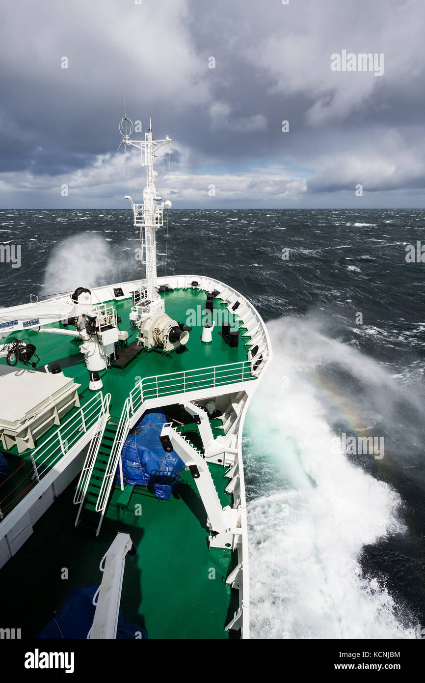 Akademic vavilov drückt durch schwere See überqueren der Drake Passage Stockfoto