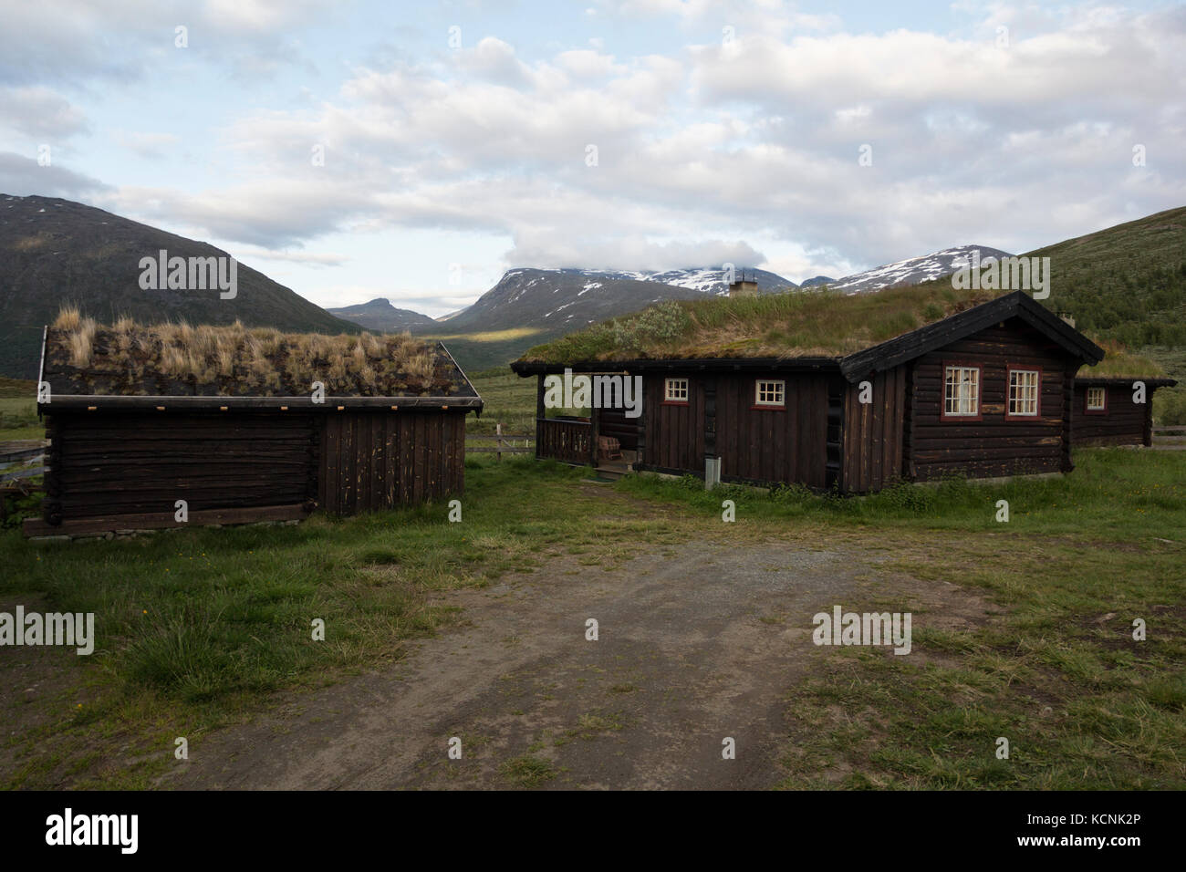 Eine Hütte im norwegischen Gebirge Jotunheimen auf einen wunderbaren Tag Stockfoto