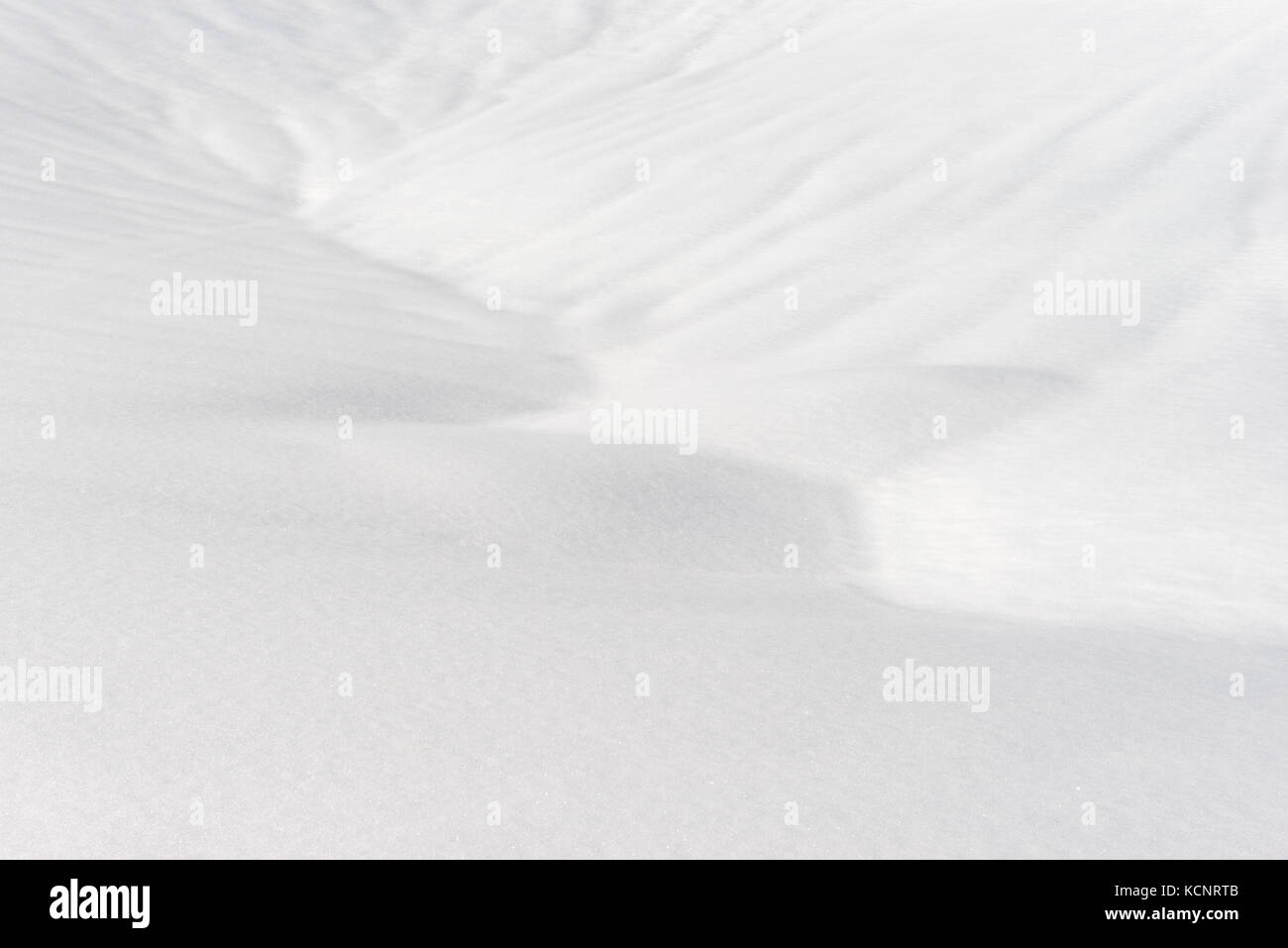 Das Bild wurde bei einer Wanderung auf den Kjølen (Berg) aufgenommen. Nahaufnahme der Textur im Schnee. Kvaløya, Tromsø, Norwegen. Stockfoto