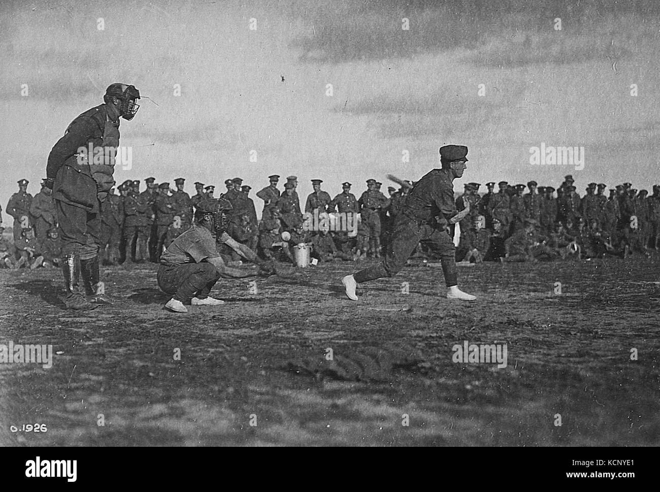 Kanadische Soldaten spielen Baseball kanadischen Offizielle Krieg Fotos (BL l. r.233.B57.v3f032r) (7/8) Stockfoto