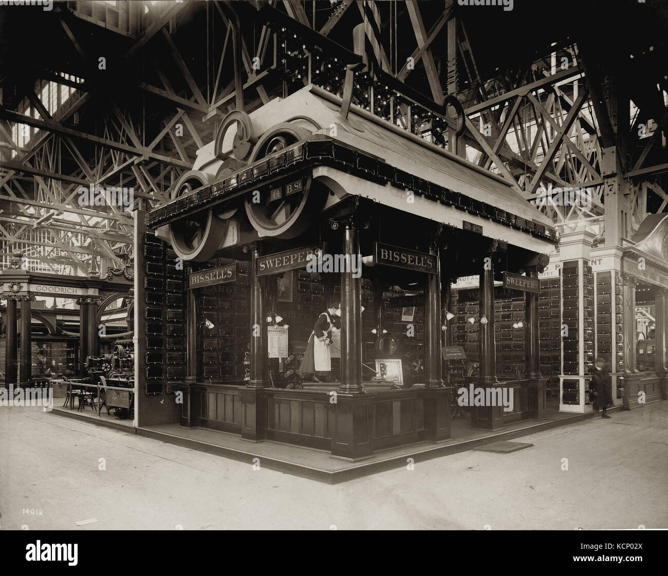 Bissell Sweeper Anzeige im Palast von fertigt an der Weltausstellung 1904 Stockfoto