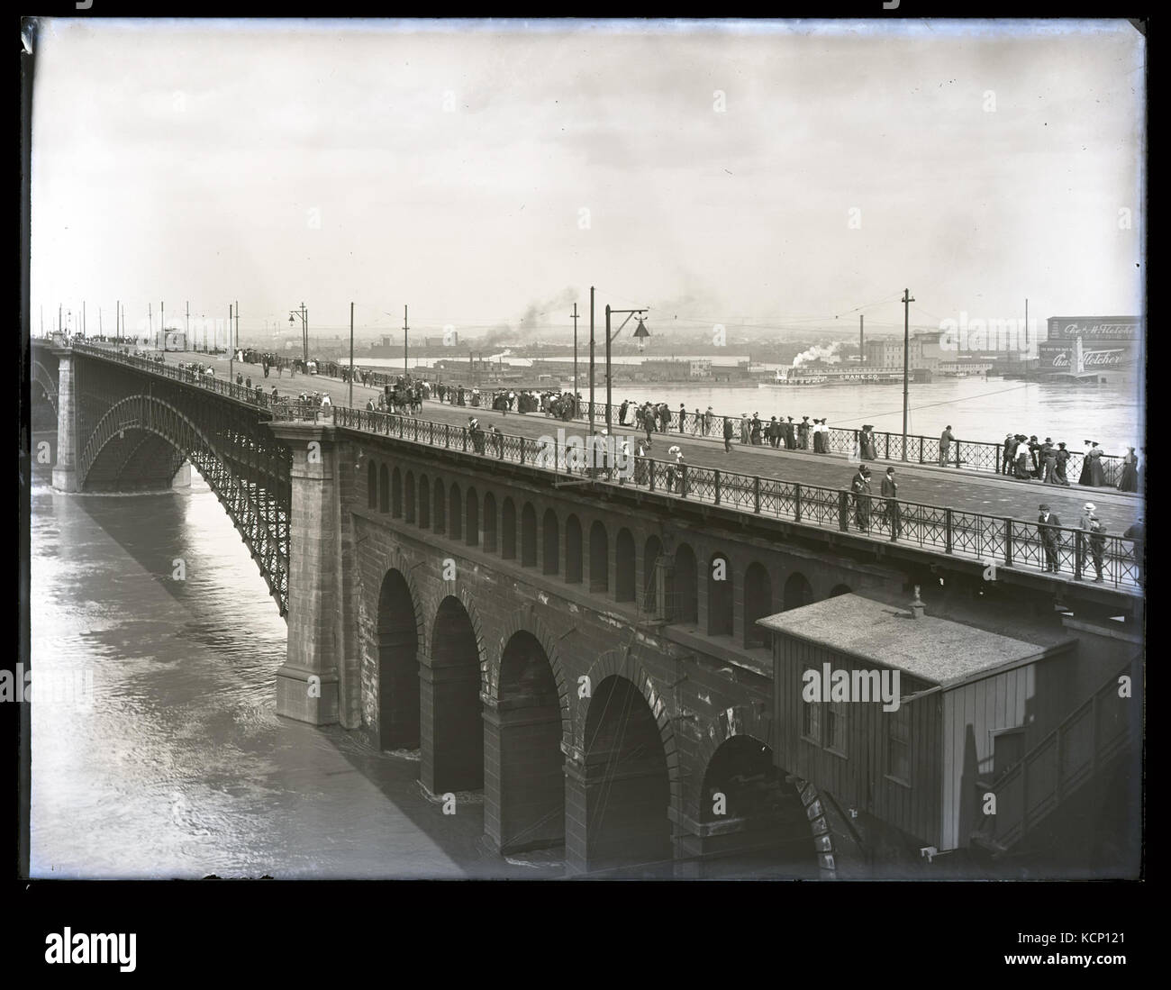 Eads Brücke bei Hochwasser im Jahr 1903 Stockfoto