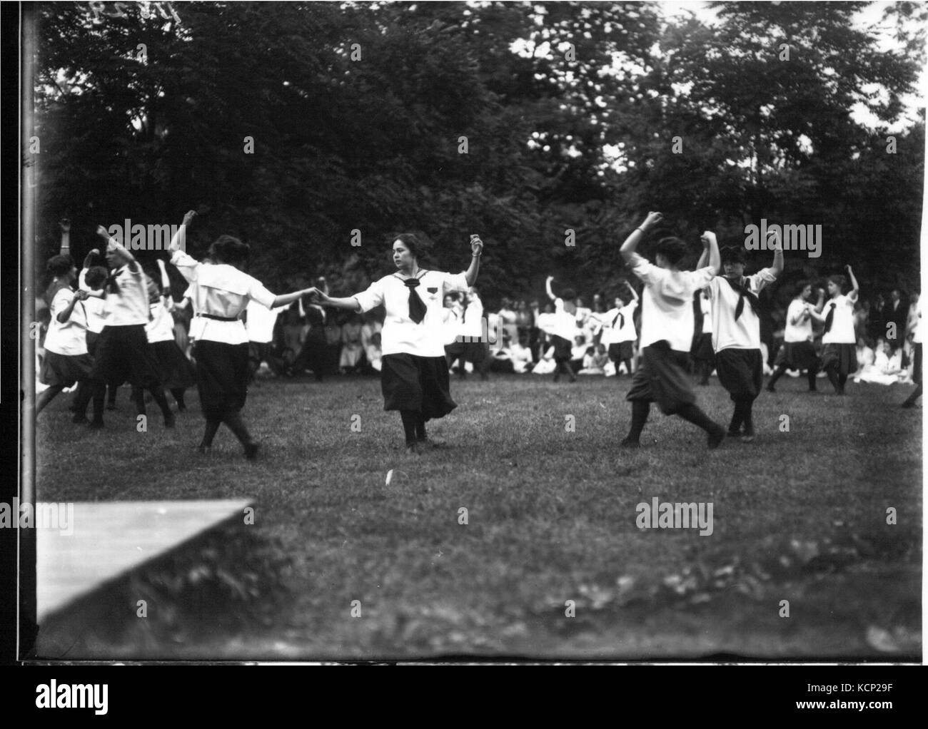 Tänzerinnen und Tänzer in Summer School Play Festival 1912 (3190799351) Stockfoto