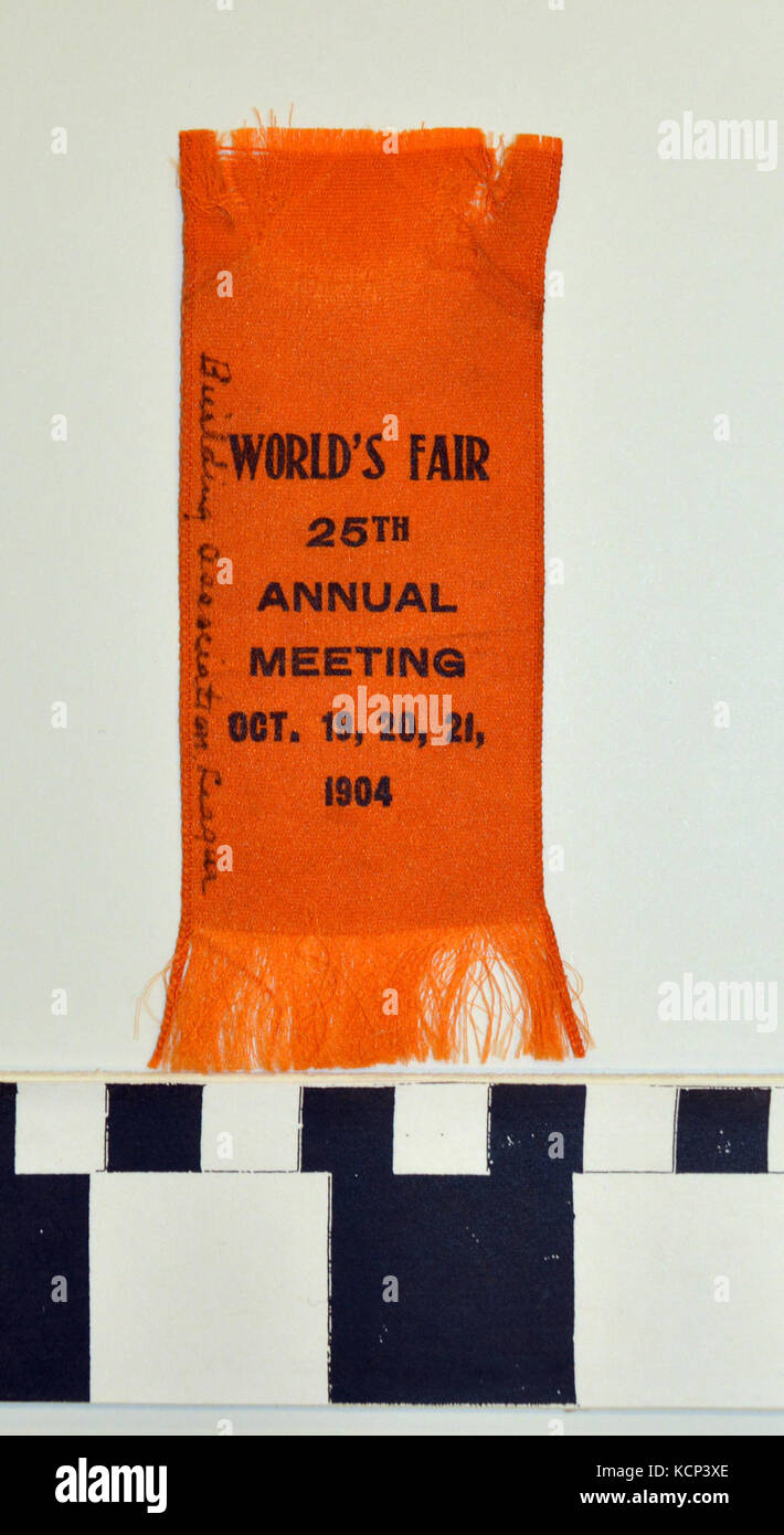 Ein historisches Band, das George Hench auf der Weltausstellung 1904 gesammelt hat und die Building Association League of Illinois repräsentiert. Dieses Band ist ein einzigartiges Erinnerungsstück aus einem legendären Ereignis in der amerikanischen Geschichte des frühen 20. Jahrhunderts. Stockfoto