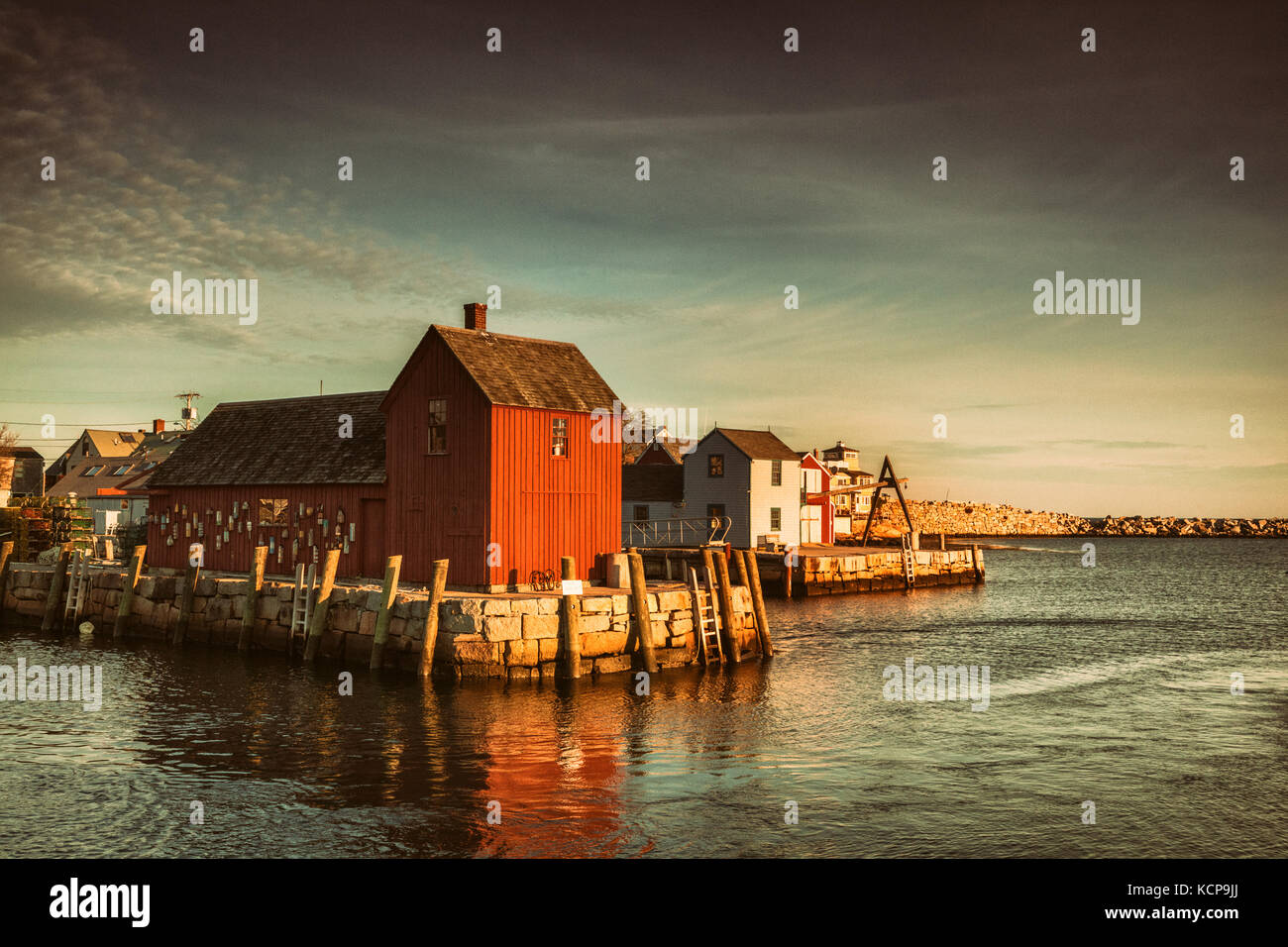 Sonnenaufgang auf Motiv Nr. 1 in Rockport Harbor in Massachusetts. Stockfoto