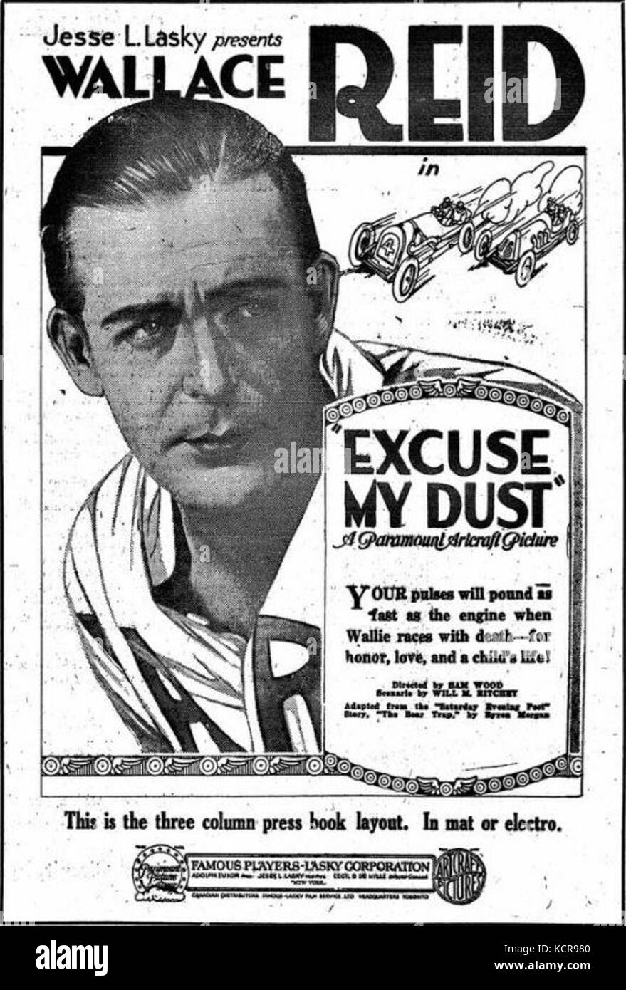 *Excuse My Dust* (1920) ist eine Stummkomödie mit Buster Keaton, die mit Slapstick-Humor und bahnbrechenden Stunts in der Kinowelt die frühe Ära des Filmemachens widerspiegelt. Stockfoto