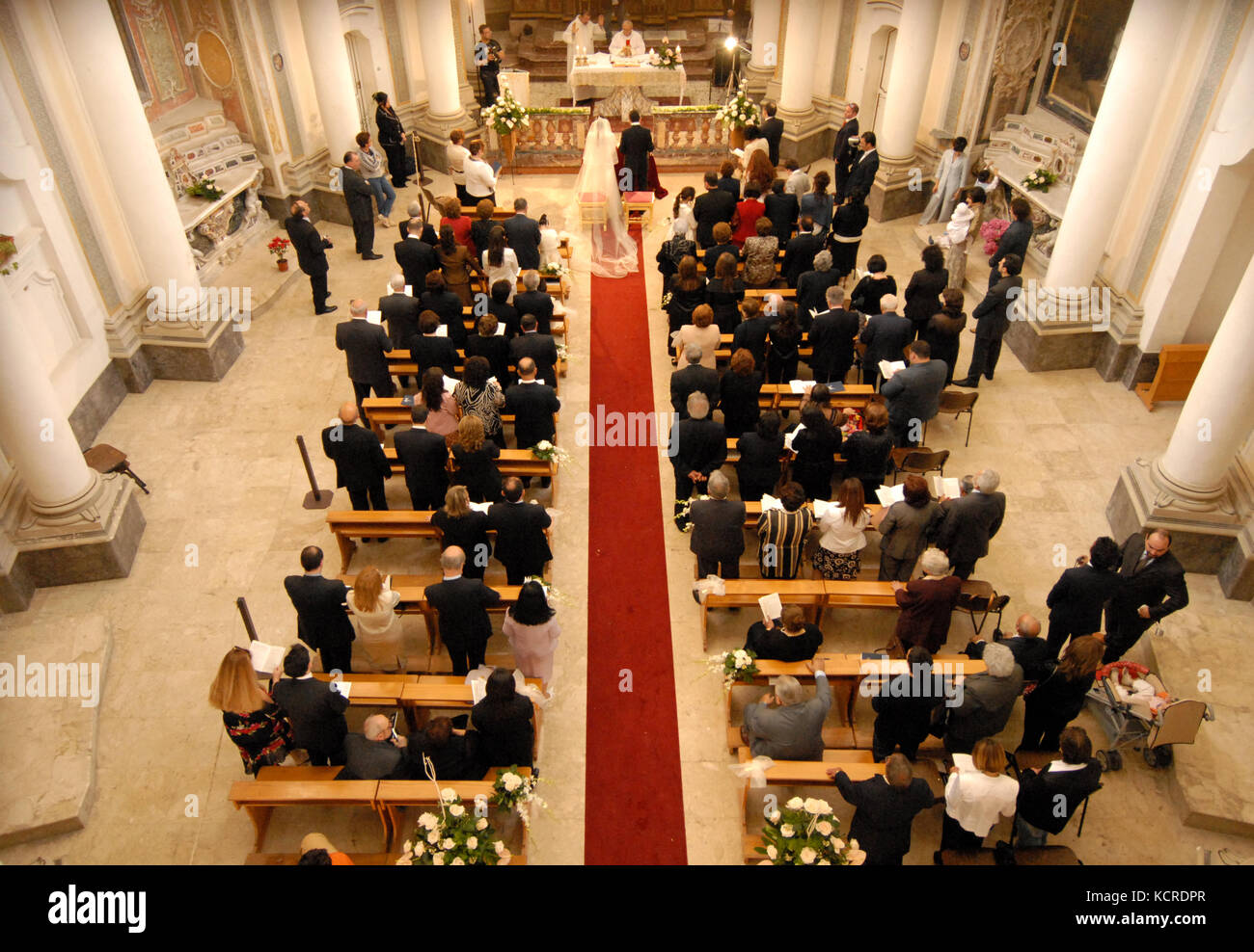 Katholische Trauung in einer Barockkirche in Noto, Sizilien Stockfoto