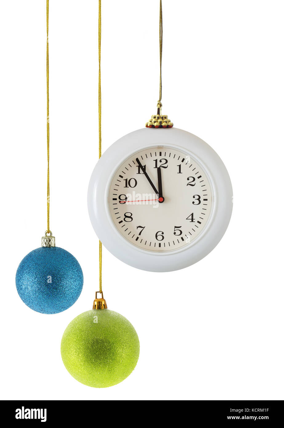 Weihnachtskugeln und Uhr isoliert über den weißen Hintergrund Stockfoto