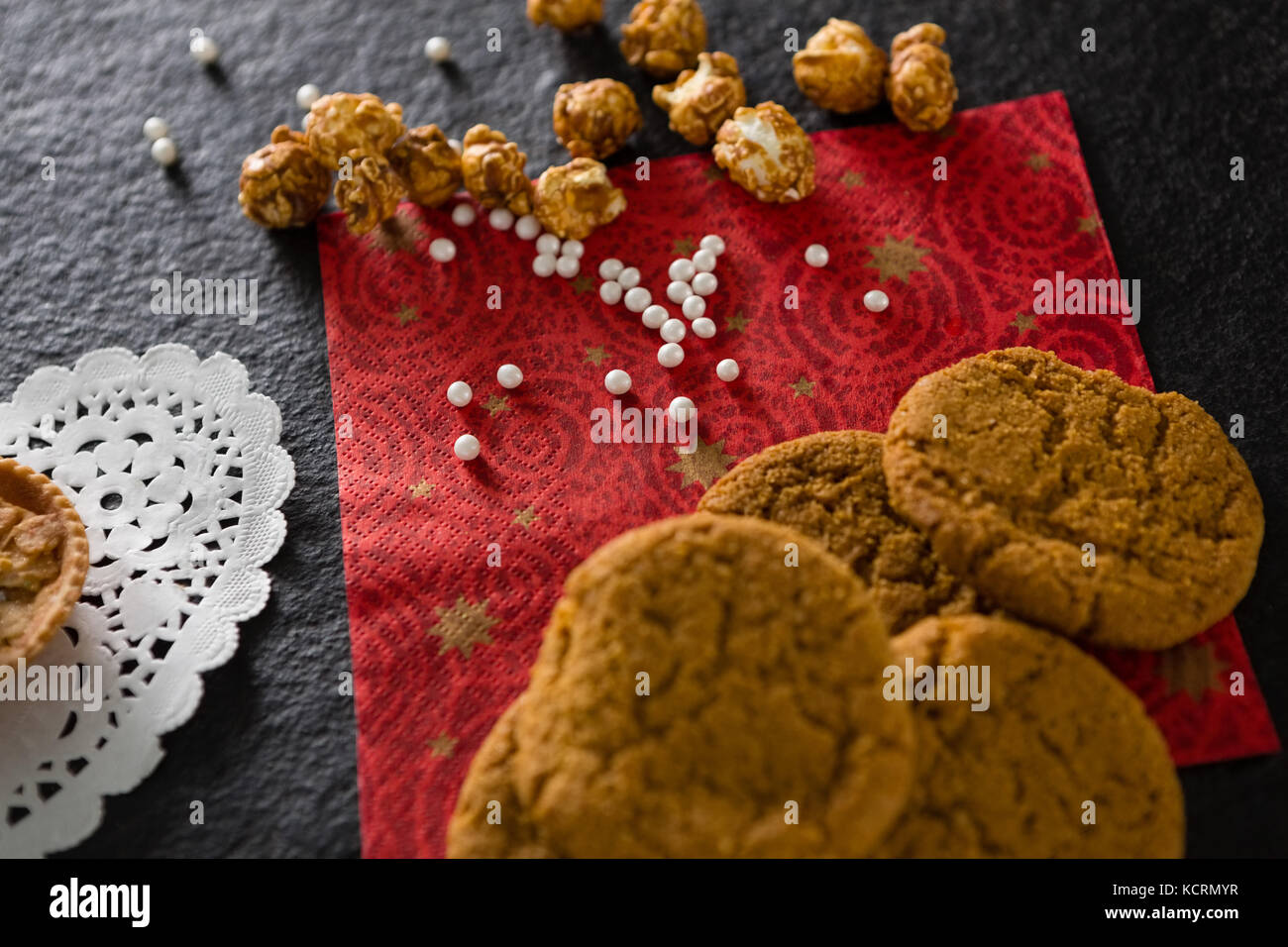 Close-up von Cookies mit Perlen auf dem Roten Platz mat Stockfoto