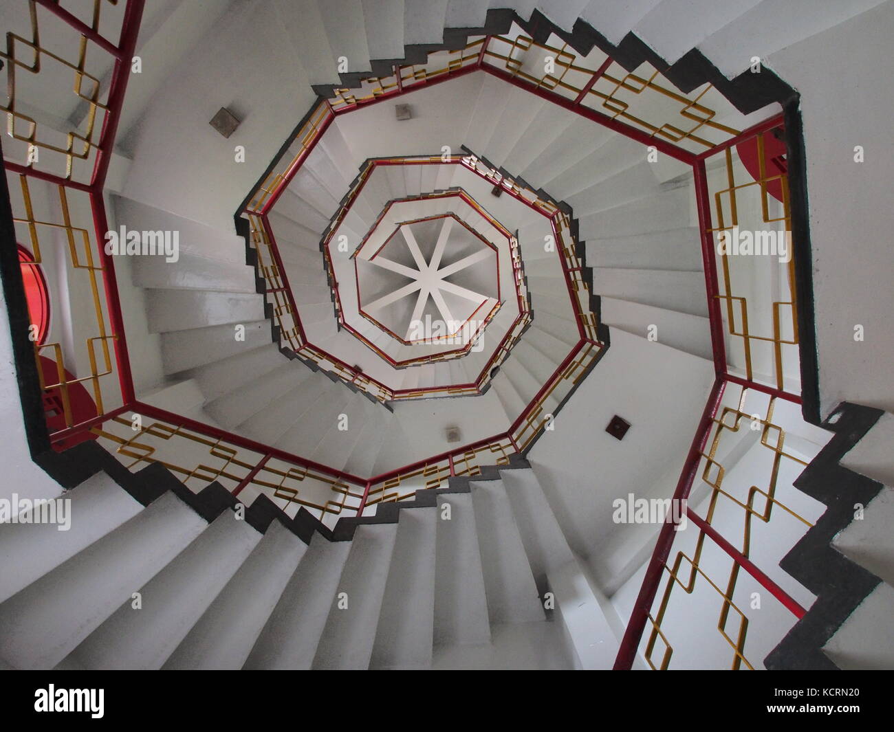 Treppen in einem taiwanesischen Tempel Stockfoto