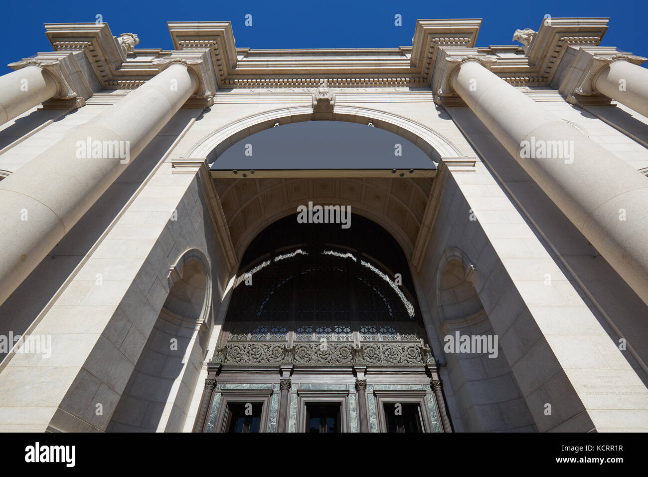American Museum of Natural History Gebäude Eingang an einem sonnigen Tag, blauer Himmel, New York Stockfoto