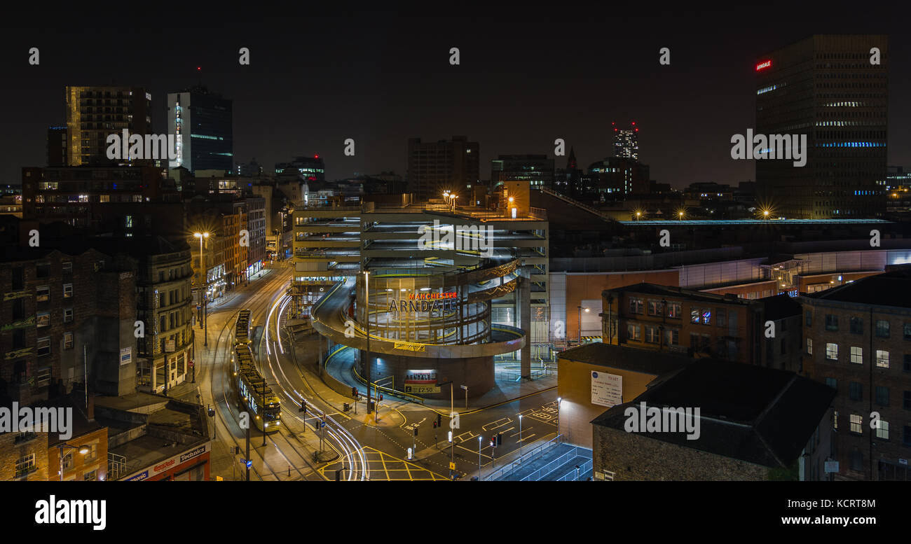 Das Stadtzentrum von Manchester Arndale Parkplatz, Schuß in der Nacht mit langen Belichtung in Manchester, England, Großbritannien Stockfoto