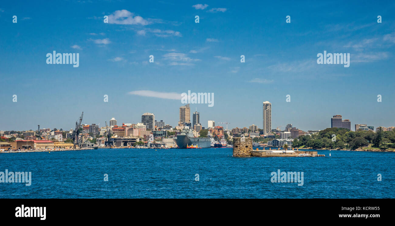 Australien, New South Wales, Port Jackson, Blick auf Fort Denison, Woolloomooloo Bay und die Garden Island Naval Station Yard von Sydney Harbour Stockfoto