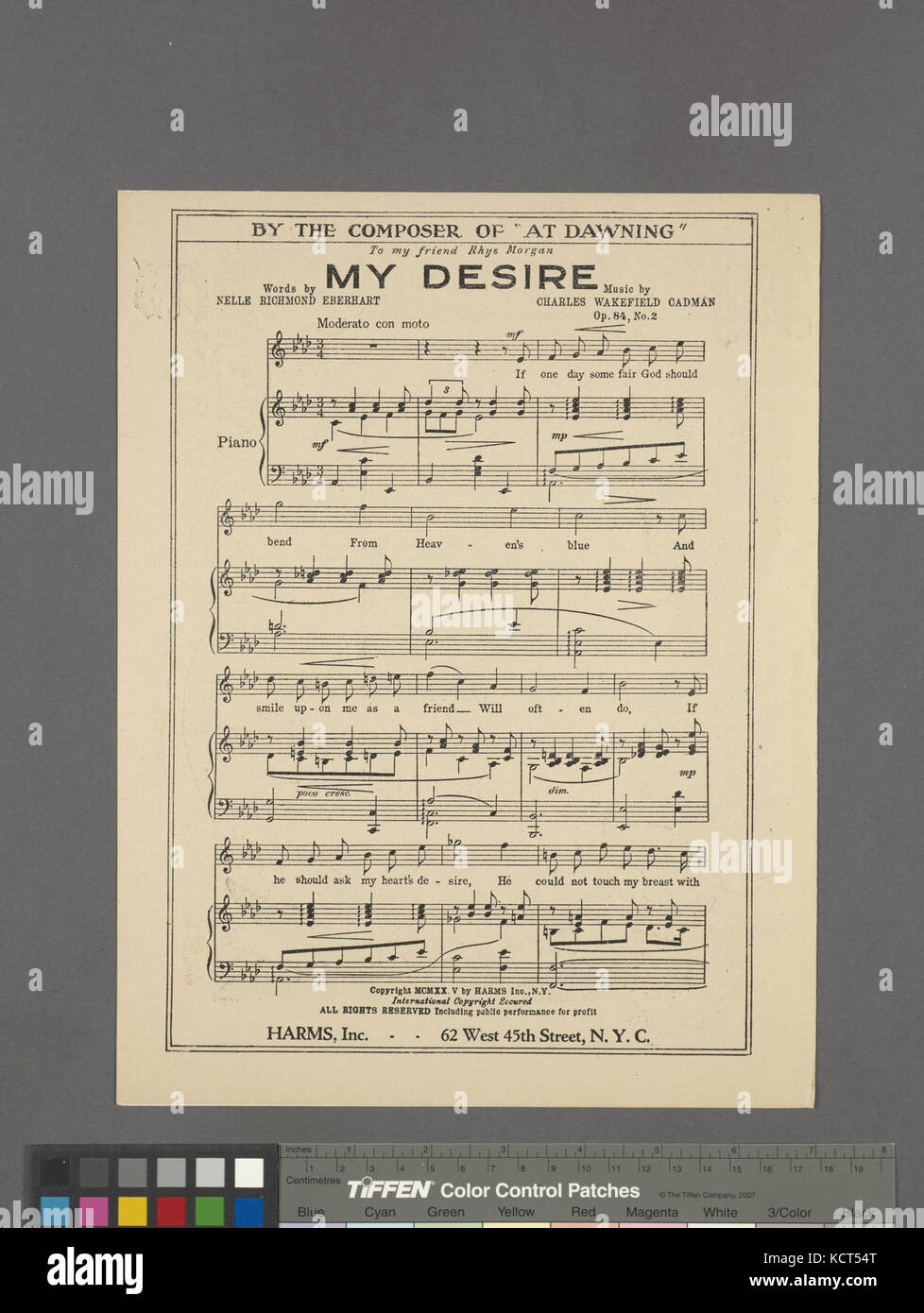 Eine nostalgische Darstellung einer Ära, die von Themen der Liebe und Romantik geprägt ist und in historischen Bildern aus der Sammlung der New York Public Library festgehalten wird. Stockfoto