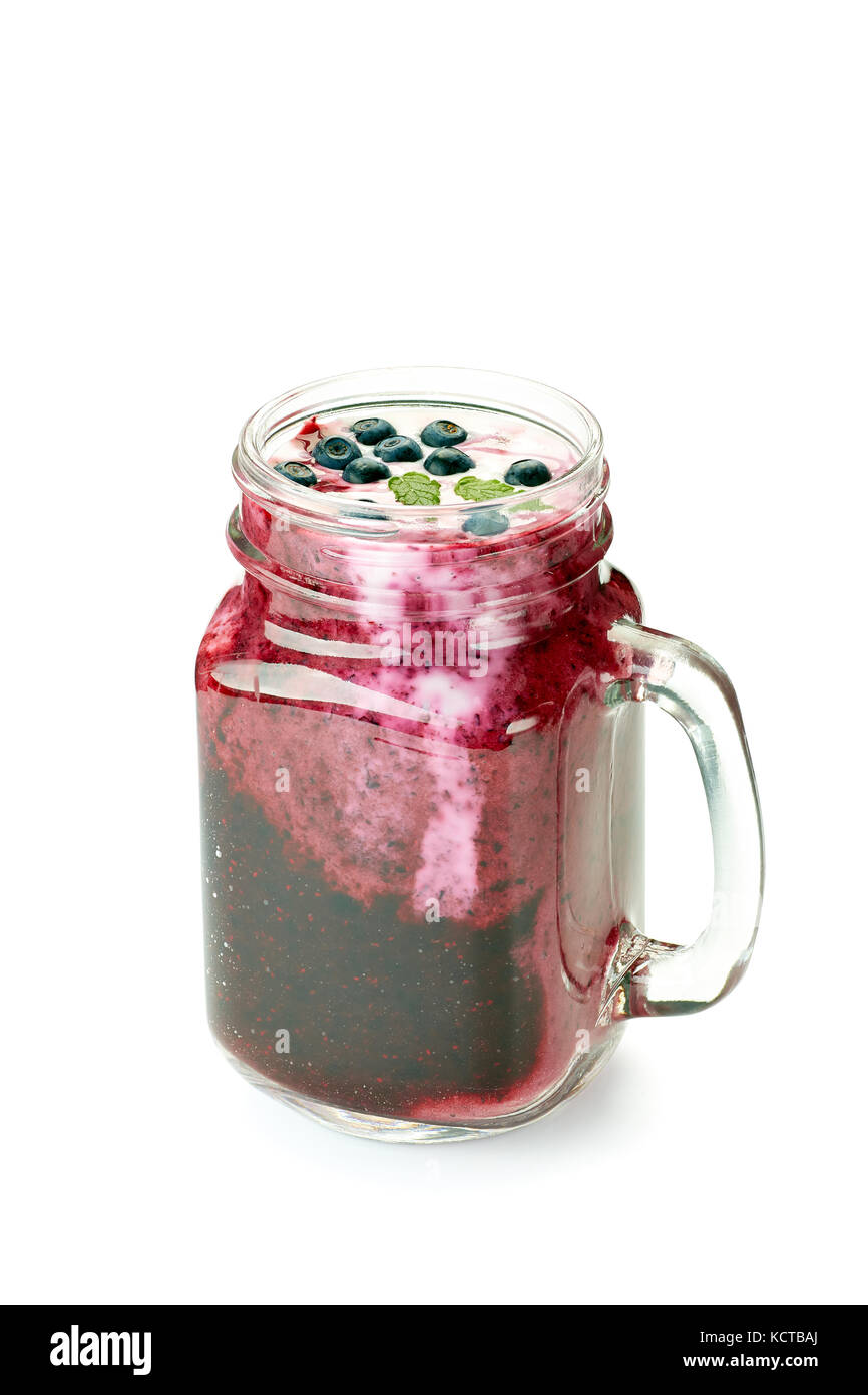 Jar von blueberry Smoothie auf Weiß Stockfoto