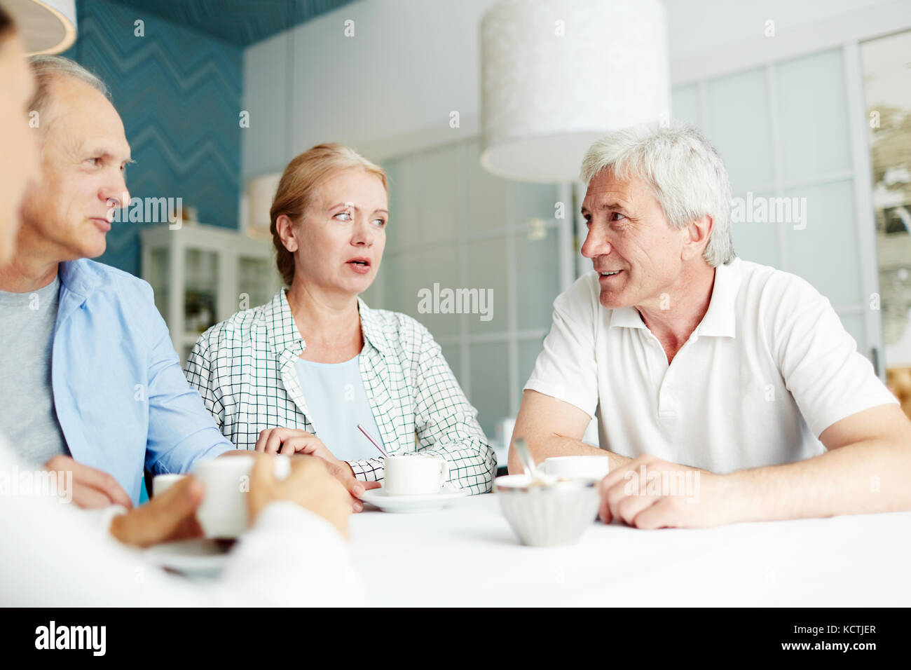 Lang ersehnten Zusammenkunft von Freunden Stockfoto