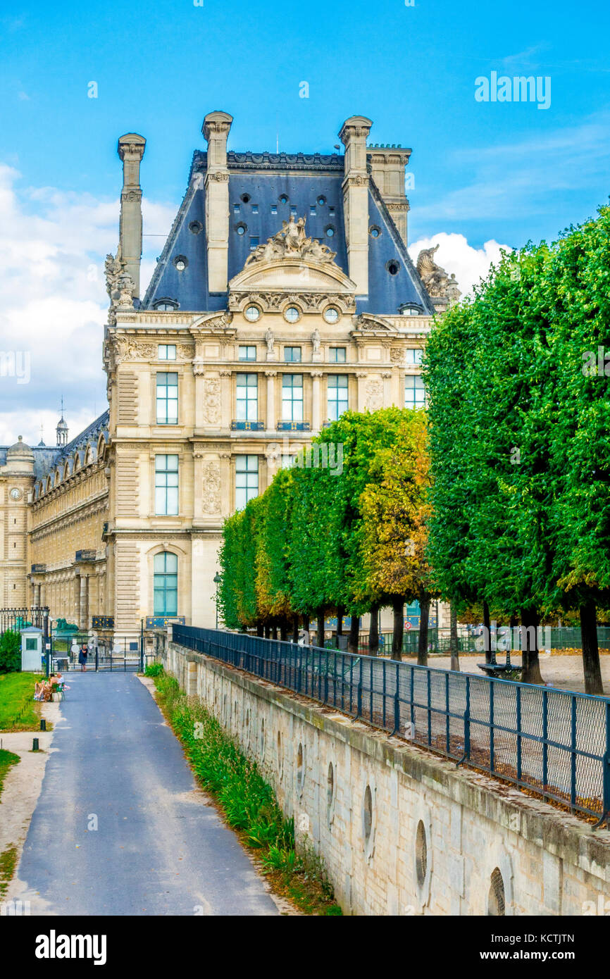 Außenansicht des Pavillon de Flore, Teil des Denon-Flügels des Louvre. Paris, Frankreich Stockfoto
