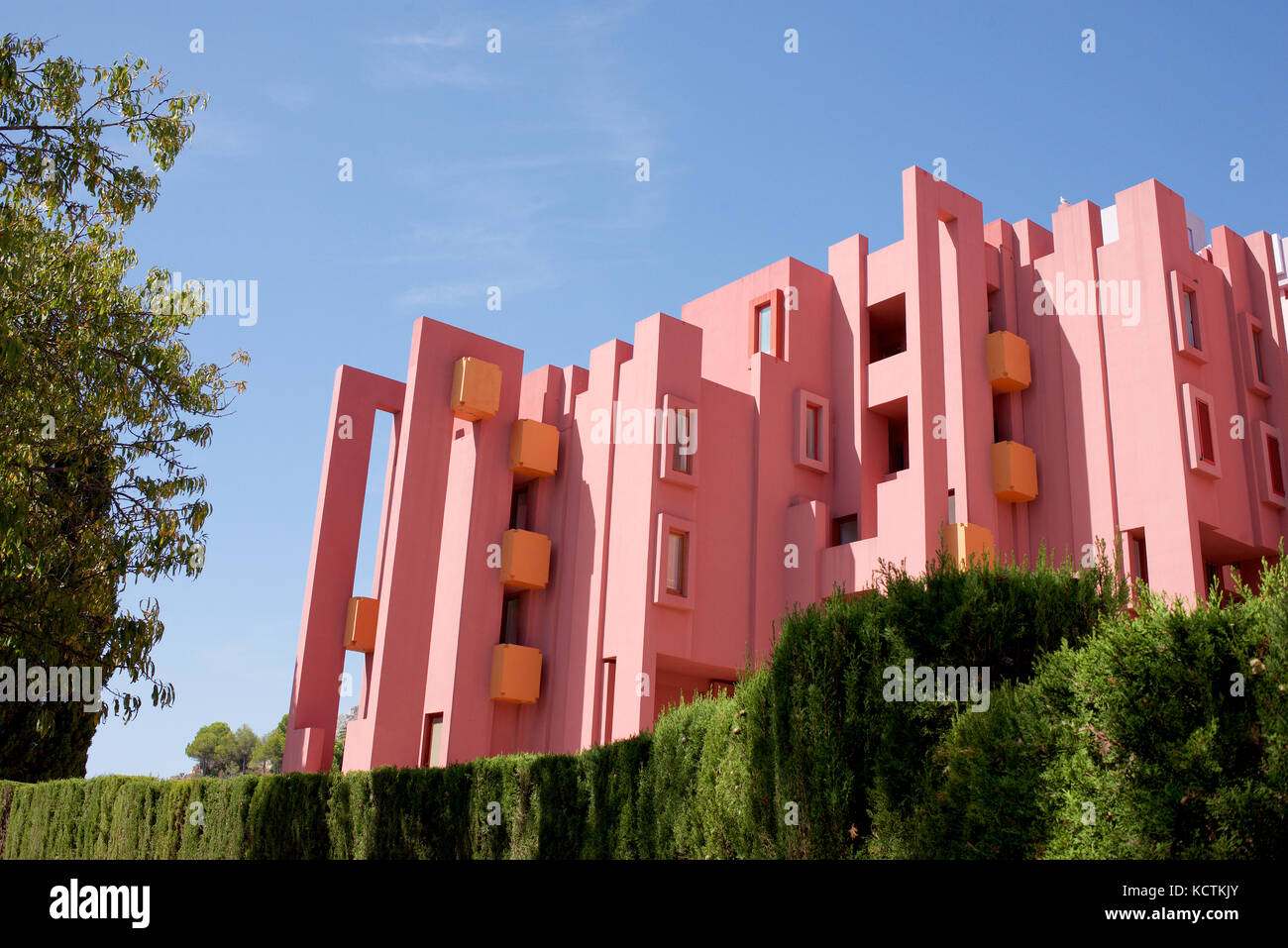Die La Muralla roja Gebäude in Calpe, Alicante, Spanien Stockfoto