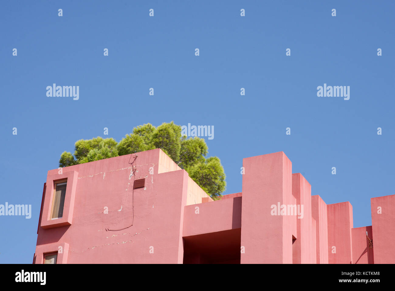 Die La Muralla roja Gebäude in Calpe, Alicante, Spanien Stockfoto