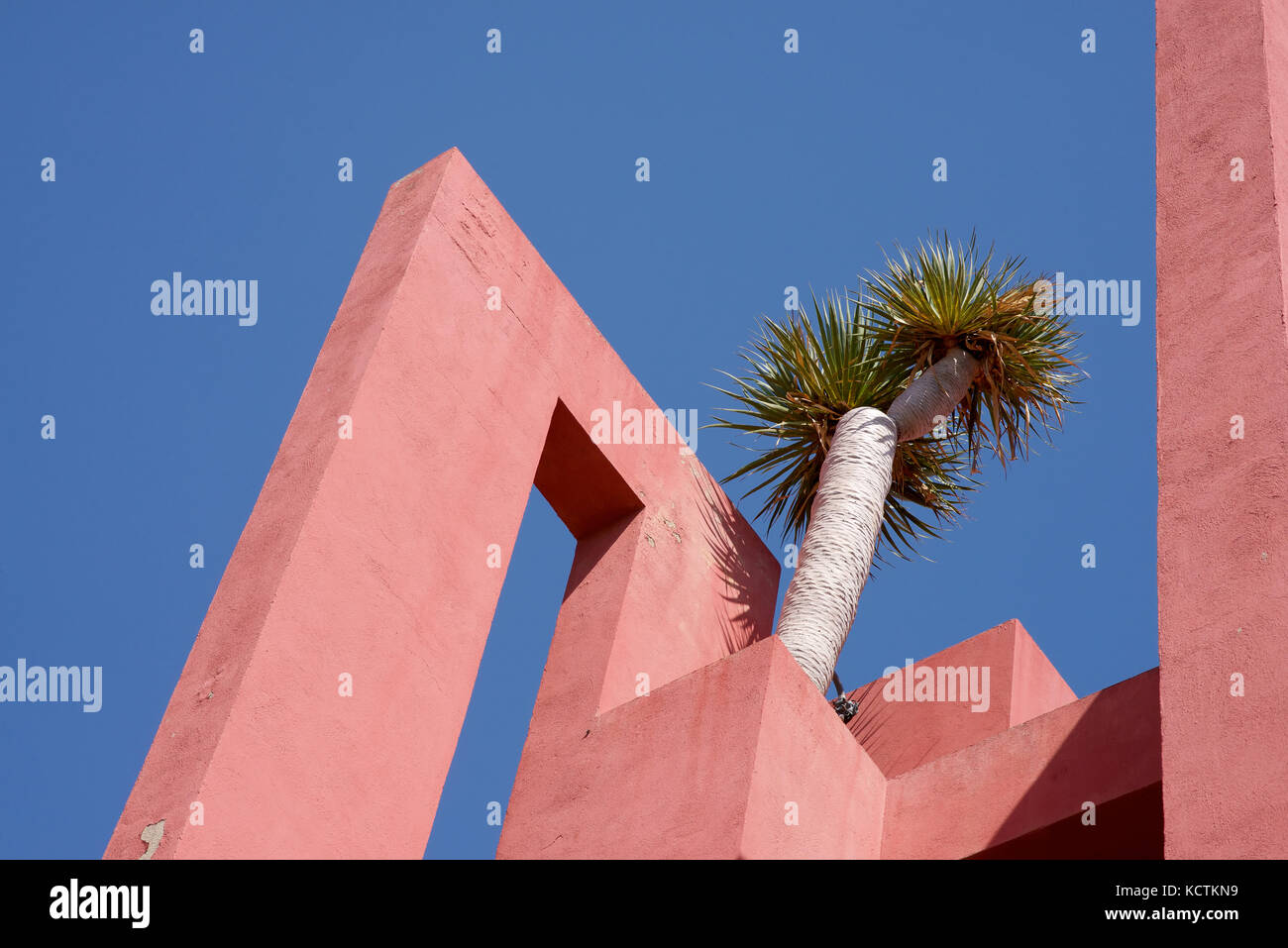 Die La Muralla roja Gebäude in Calpe, Alicante, Spanien Stockfoto