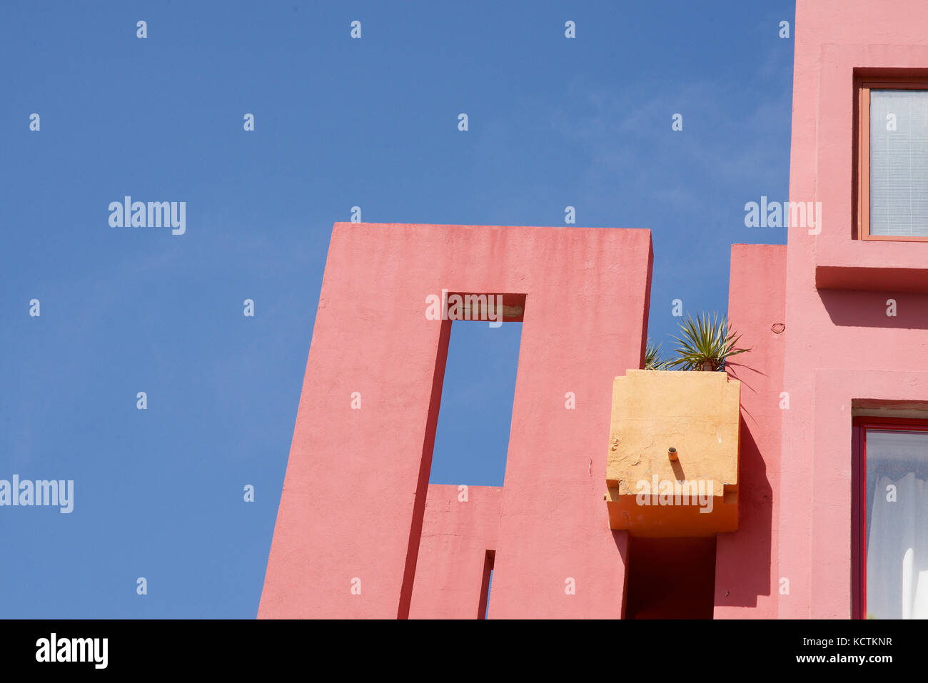 Die La Muralla roja Gebäude in Calpe, Alicante, Spanien Stockfoto