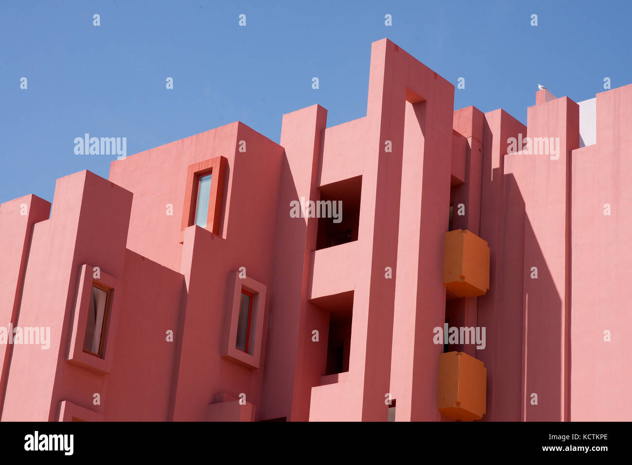 Die La Muralla roja Gebäude in Calpe, Alicante, Spanien Stockfoto