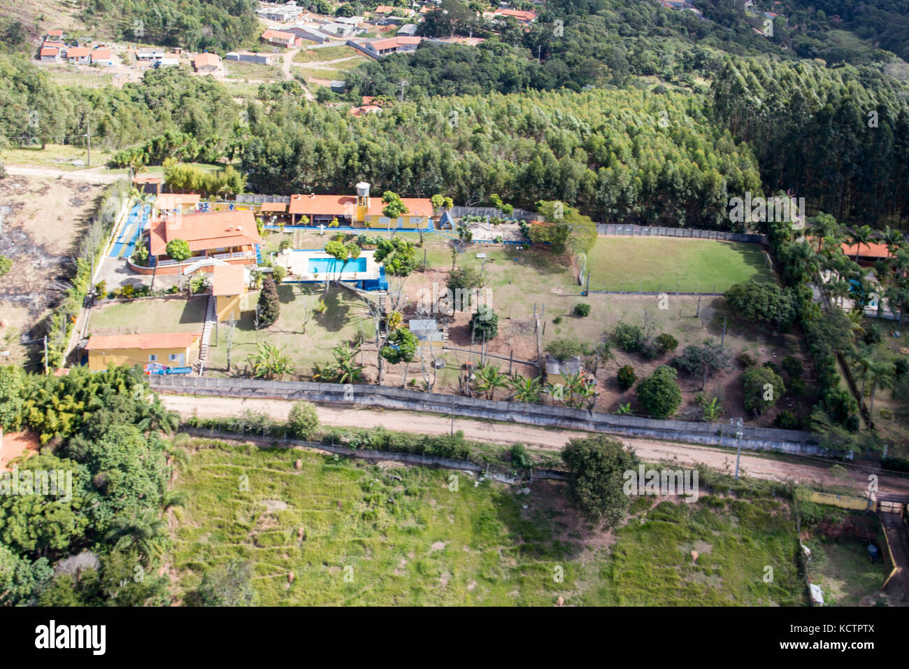 Ein Haus in einer Luftaufnahme der Metropolregion Sao Paulo - Brasilien. [foto aérea da Região Metropolitana de São Paulo, Brasilien] Stockfoto