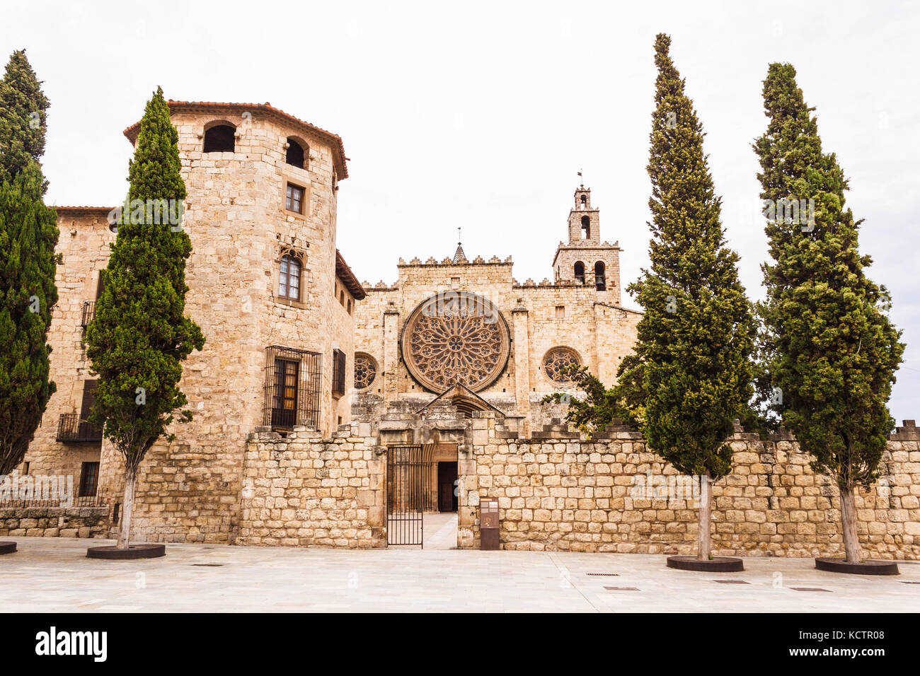 Benediktinerkloster errichten im romanischen Stil in Sant Cugat, Spanien Stockfoto