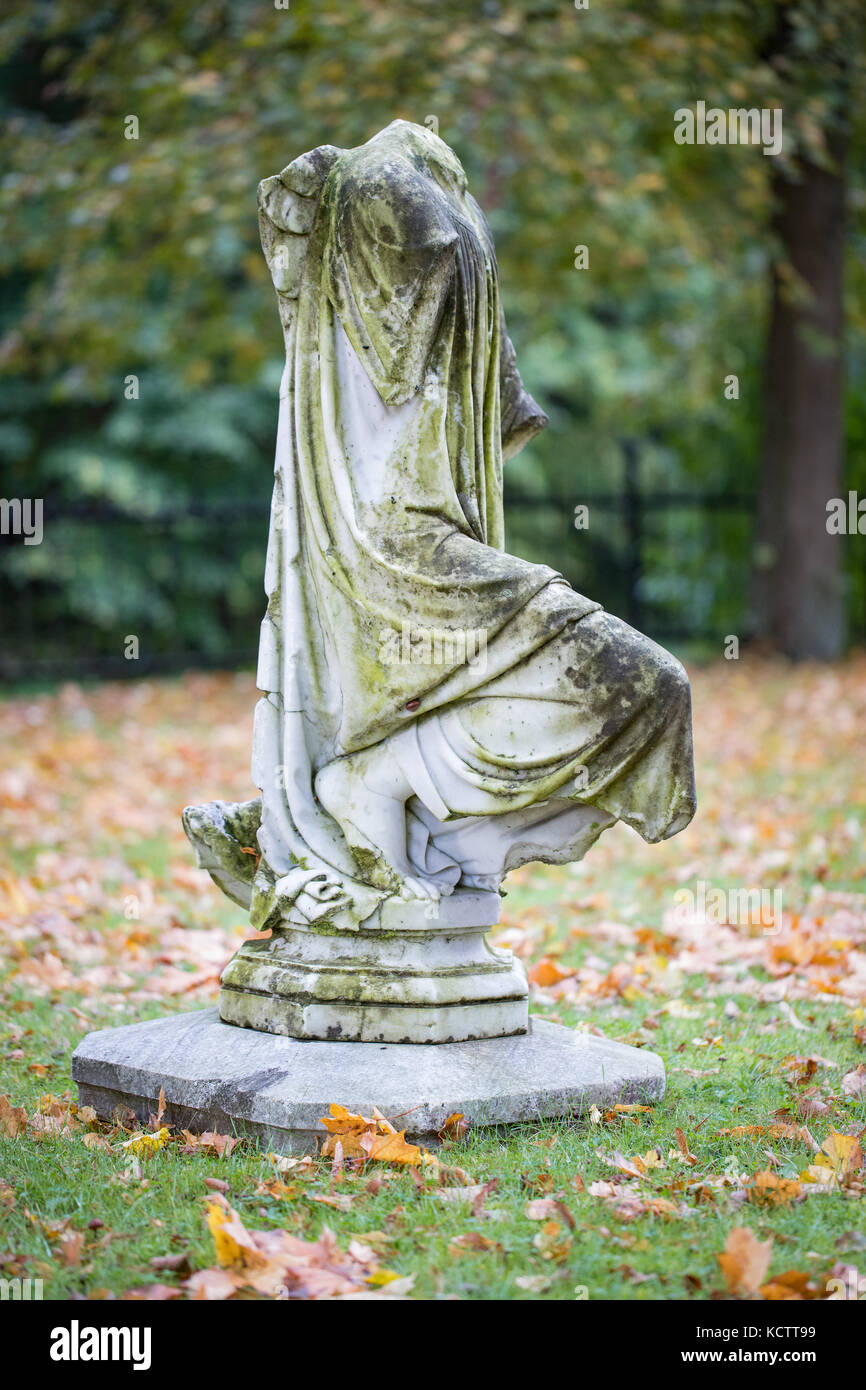 Ein Grab Engel ohne Kopf, Skulptur, Statue in Sorkwity (deutsch