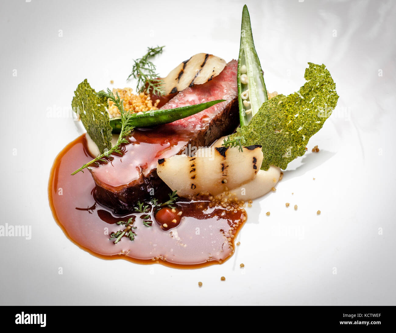 Gourmet-Gericht des Michelin-Sternekochs Thomas Figovc Stockfoto