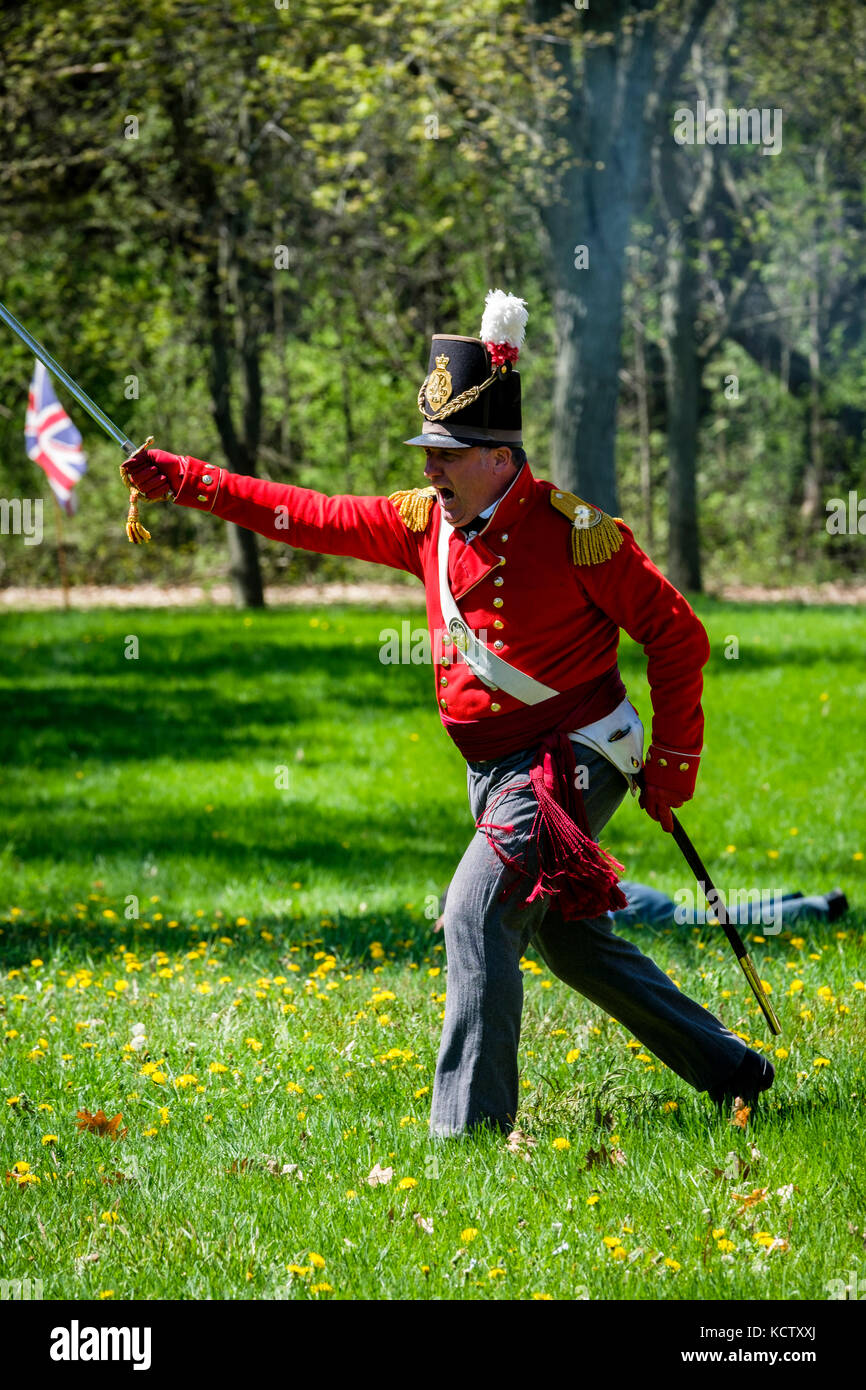 Schlacht von longwoods Reenactment und anglo-amerikanischen Krieg von 1812, März 1814, britischer Offizier Aufladen der Feind, Minnesota, Ontario, Kanada. Stockfoto