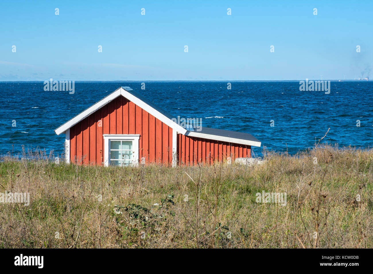 Djupvik an der Westküste der schwedischen Ostseeinsel Oland im Oktober 2017. Oland ist ein beliebtes Touristenziel in Schweden im Sommer. Stockfoto