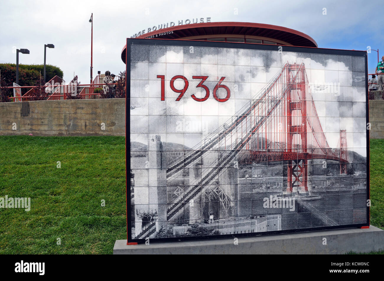 Golden Gate Bridge in bewölkten Tag 1936 Stockfoto
